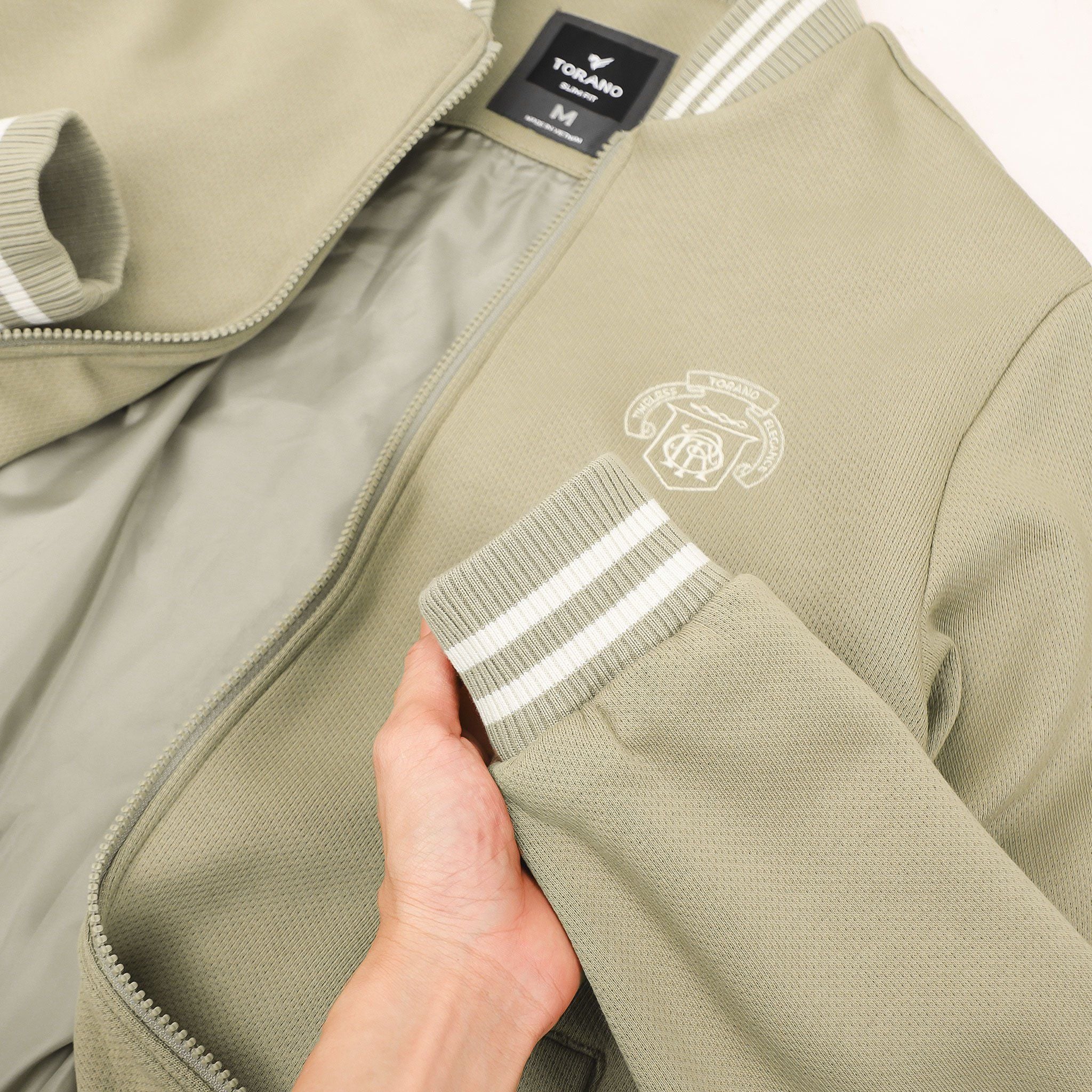  Áo khoác nỉ cổ bomber thêu logo ngực GWCS823 