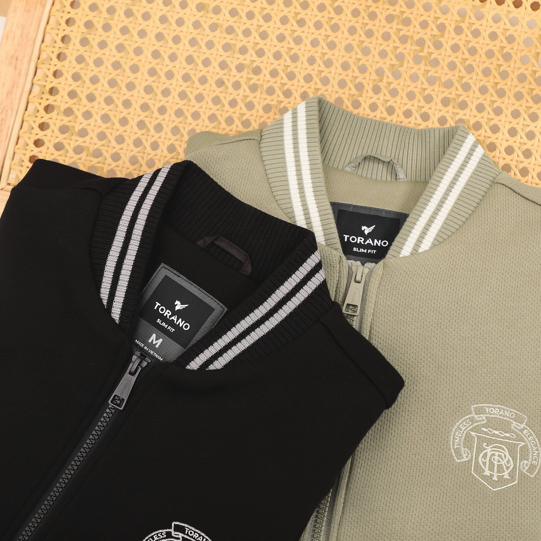  Áo khoác nỉ cổ bomber thêu logo ngực GWCS823 