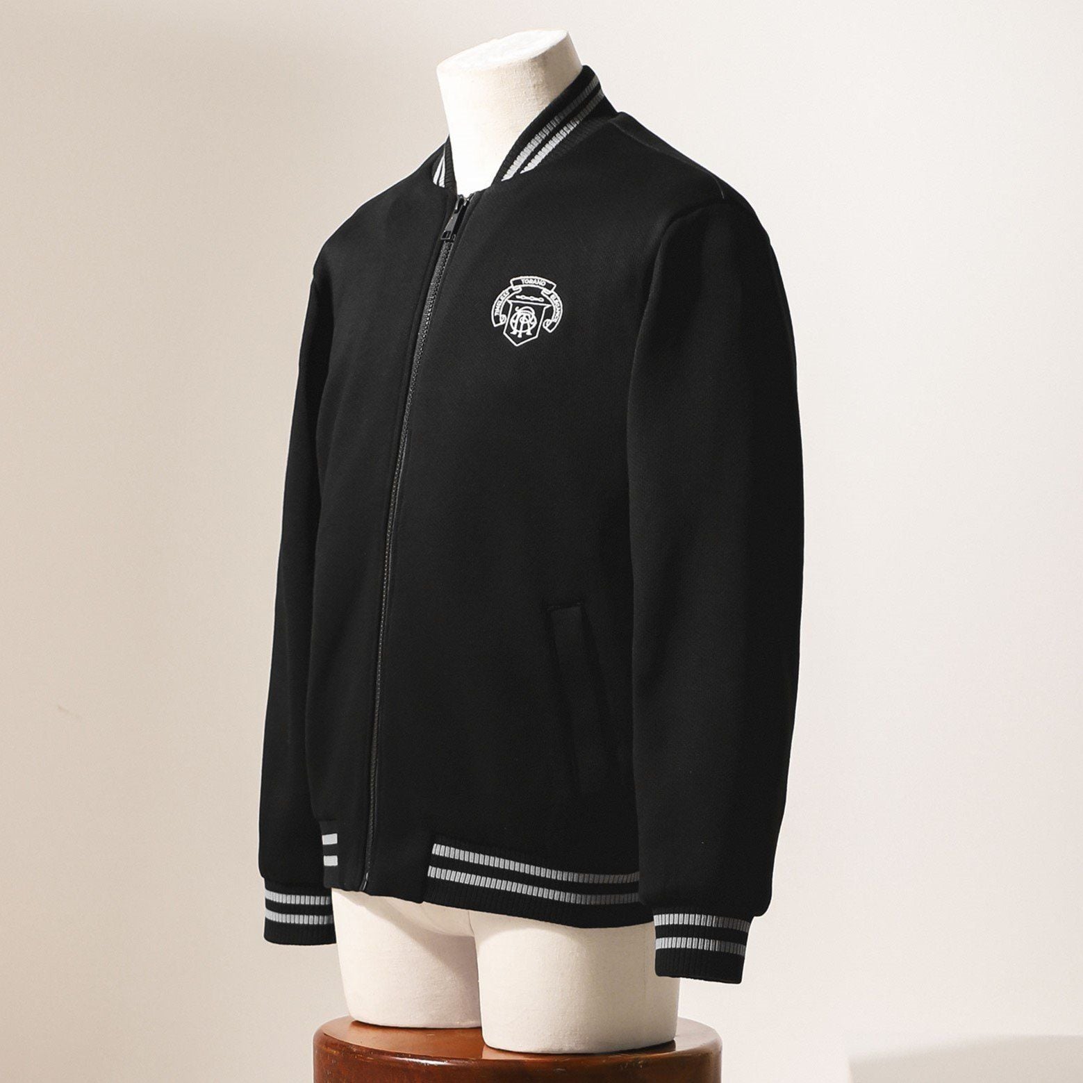  Áo khoác nỉ cổ bomber thêu logo ngực GWCS823 