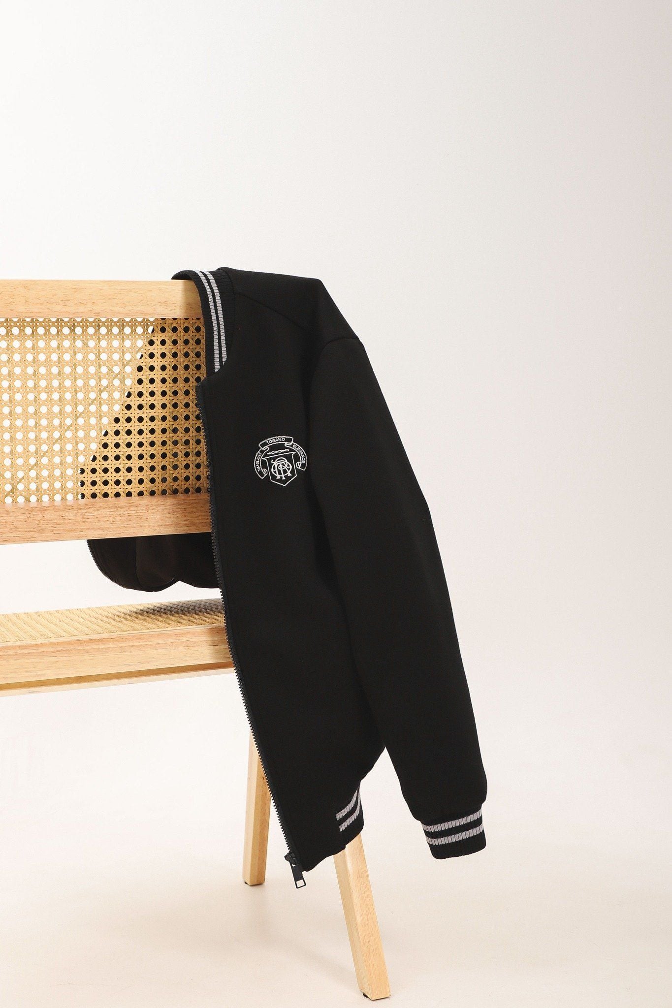  Áo khoác nỉ cổ bomber thêu logo ngực GWCS823 