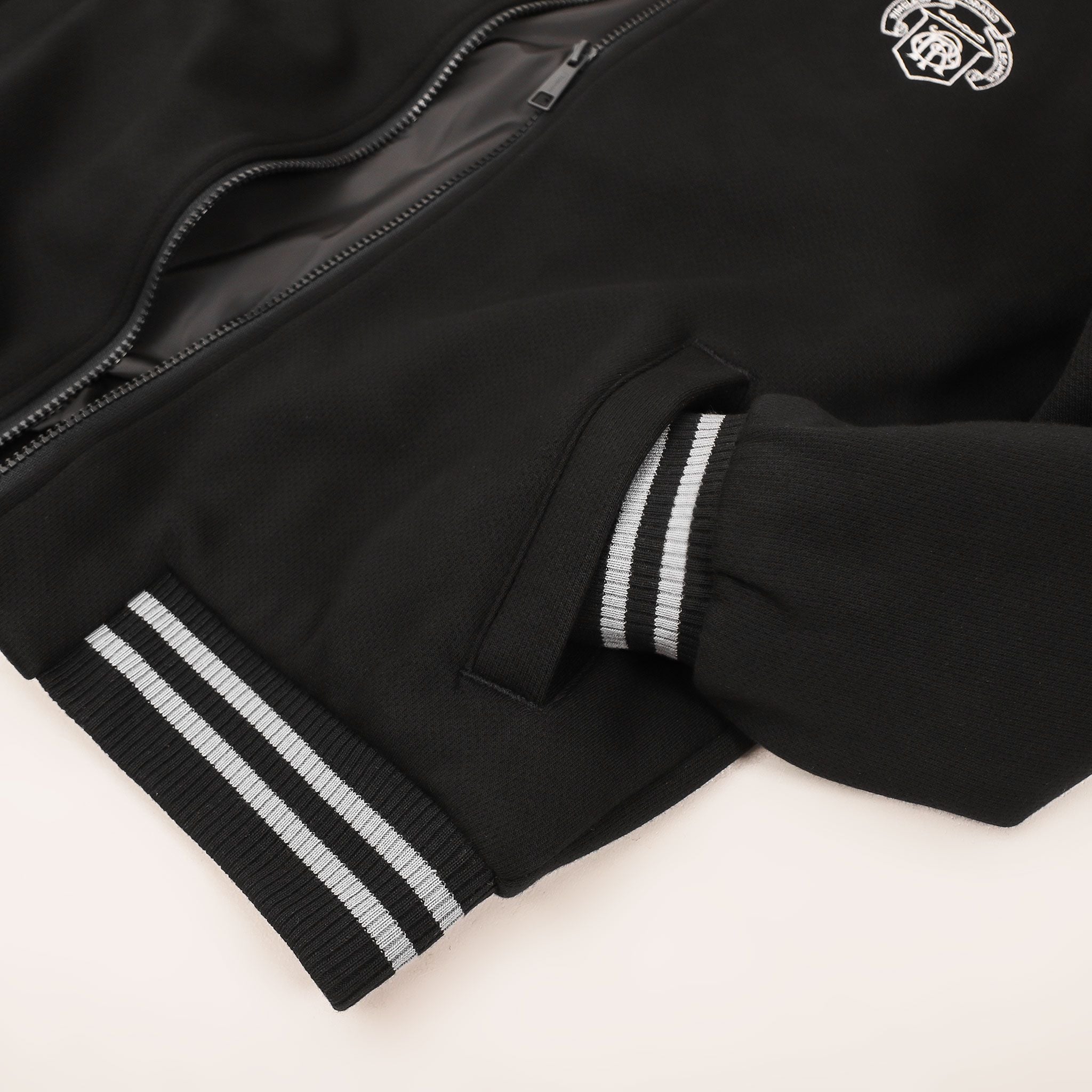  Áo khoác nỉ cổ bomber thêu logo ngực GWCS823 