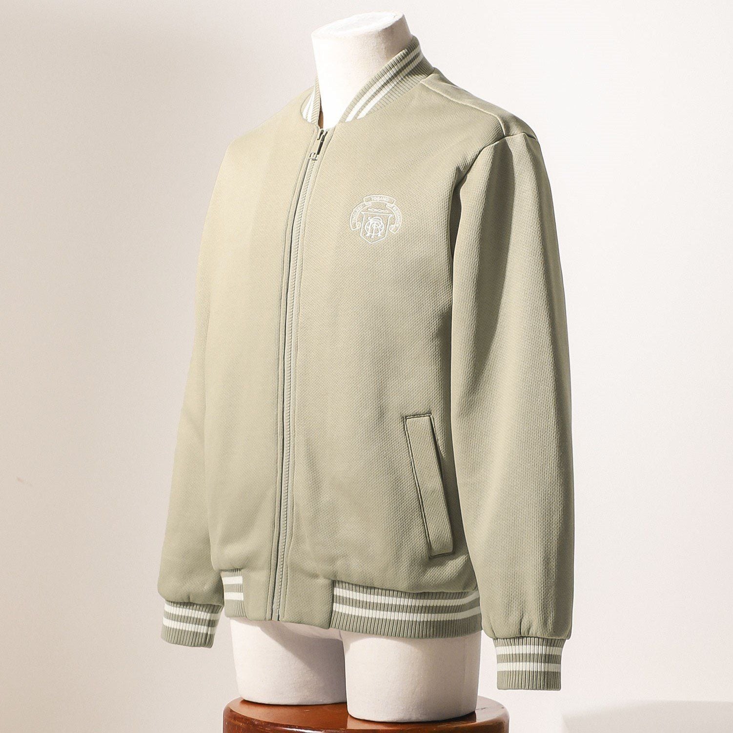  Áo khoác nỉ cổ bomber thêu logo ngực GWCS823 