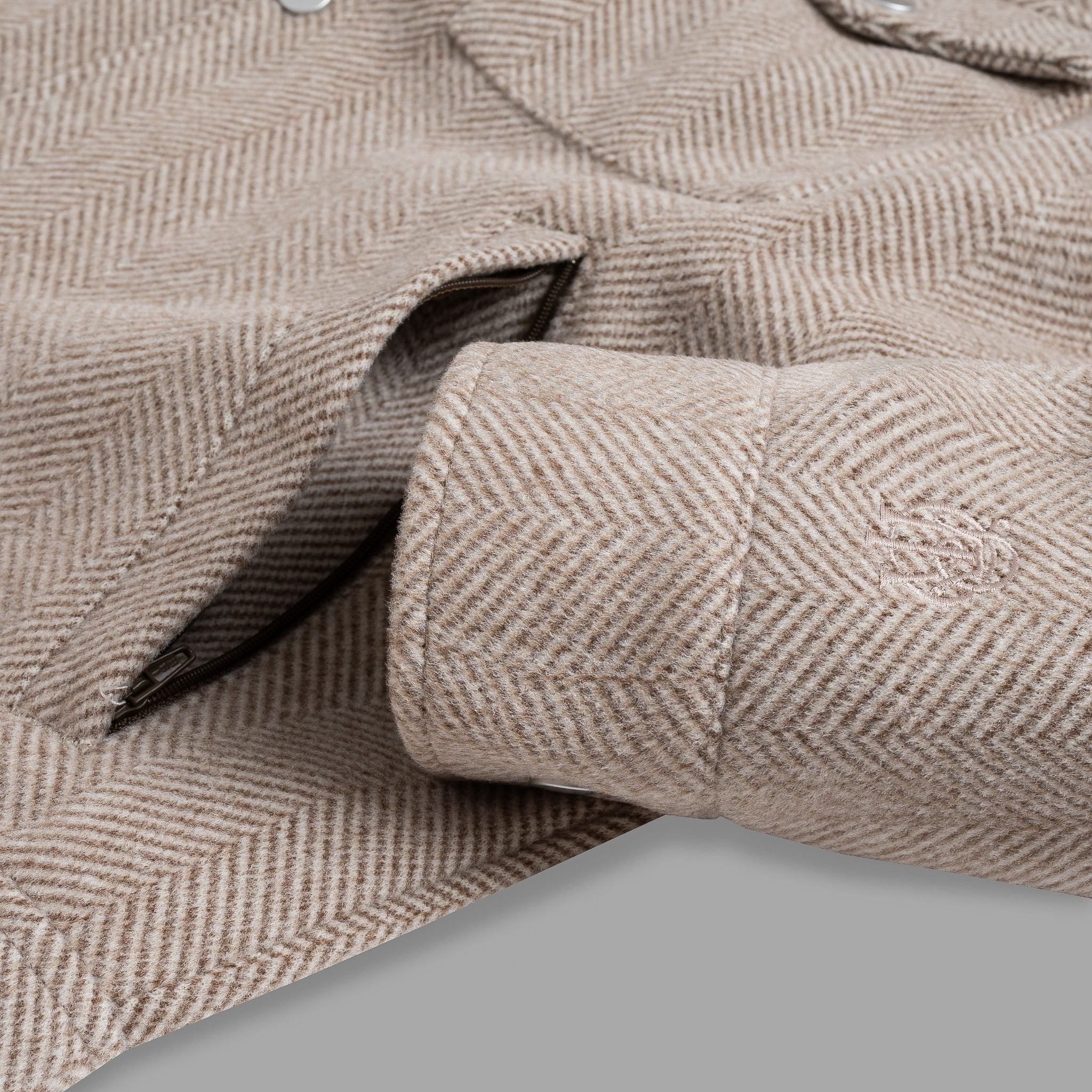  Áo khoác 2 lớp dạ cổ bẻ thêu logo tay GWCT891 