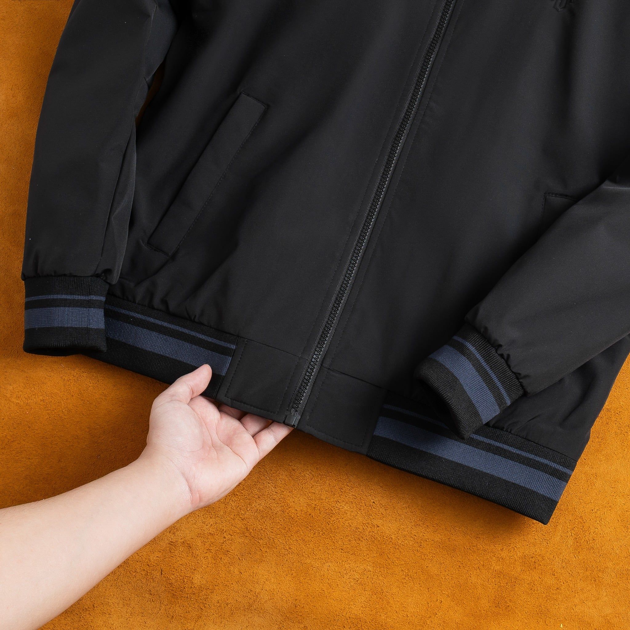  Áo khoác bomber lót lông thêu logo ngực GWCU052 