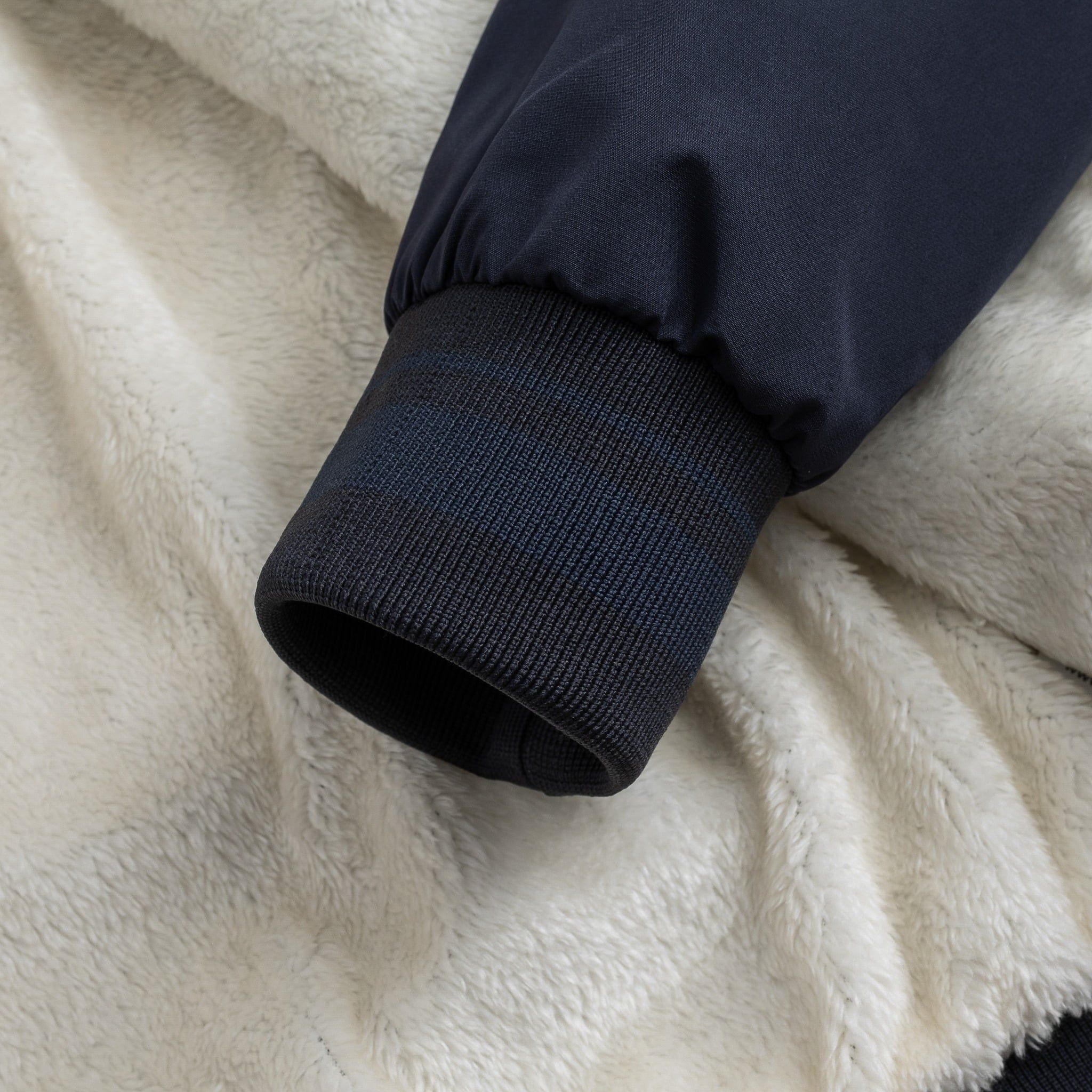  Áo khoác bomber lót lông thêu logo ngực GWCU052 