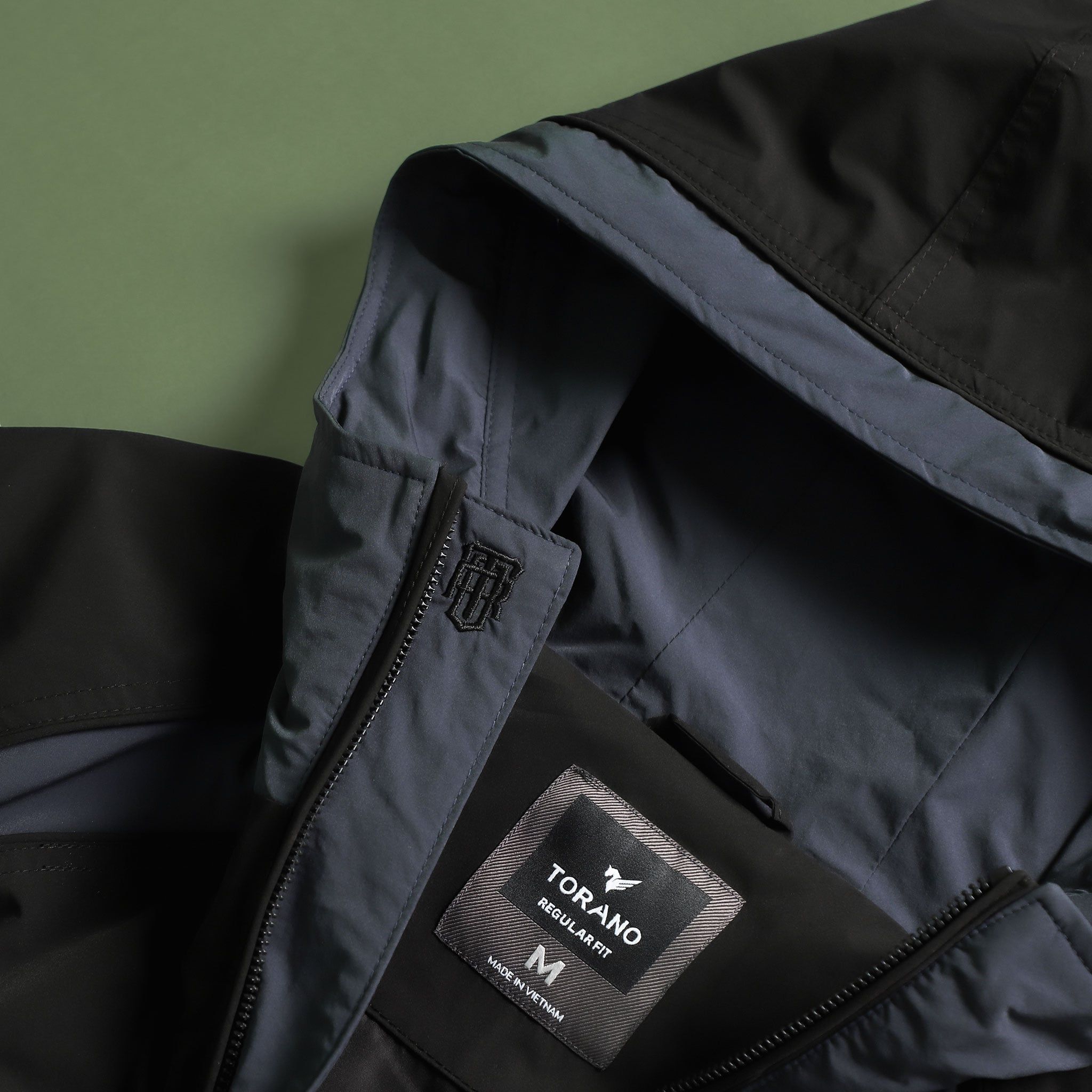  Áo khoác gió 2 lớp can phối mũ liền logo thêu GWCW801 