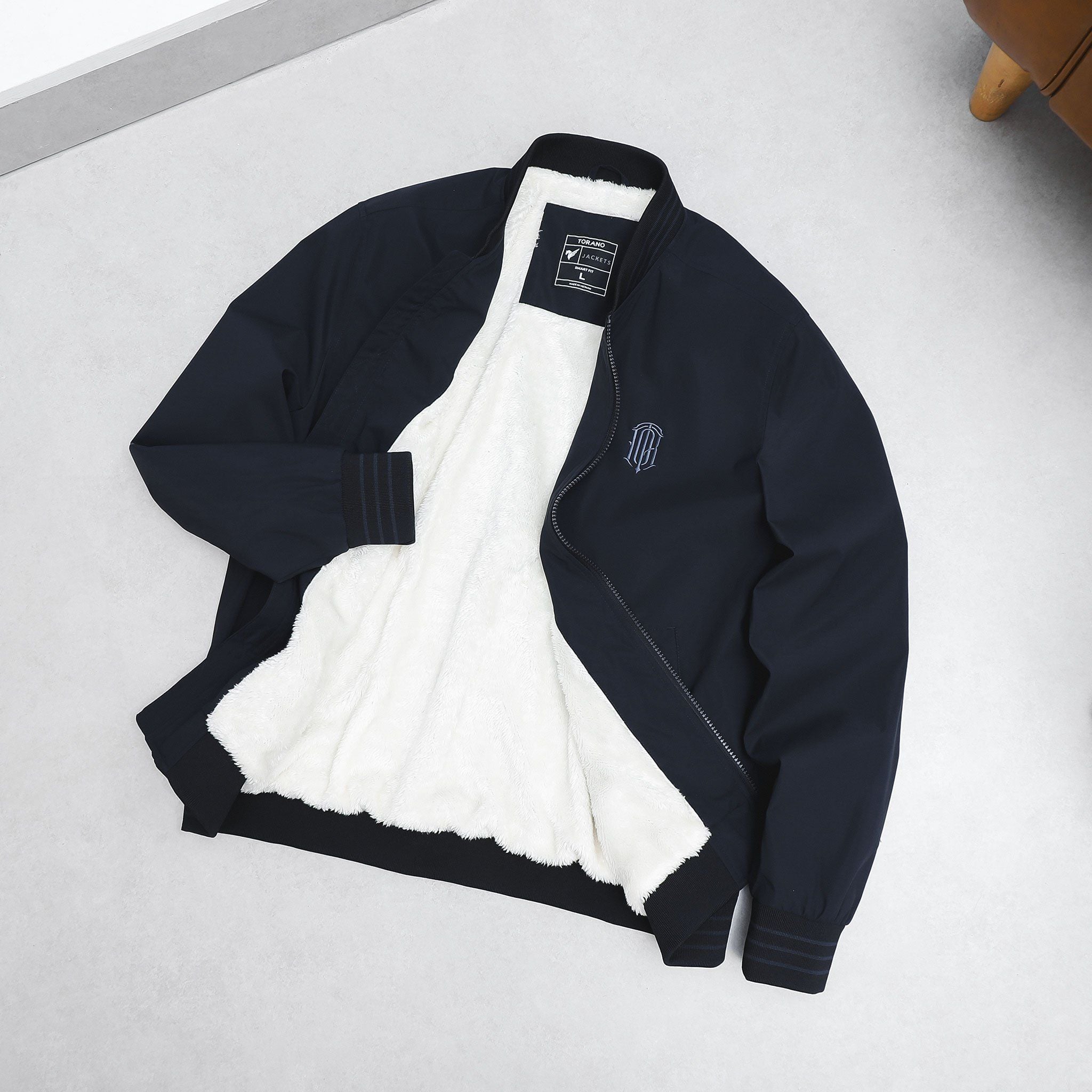  Áo khoác bomber lót lông thêu logo ngực GWCU051 