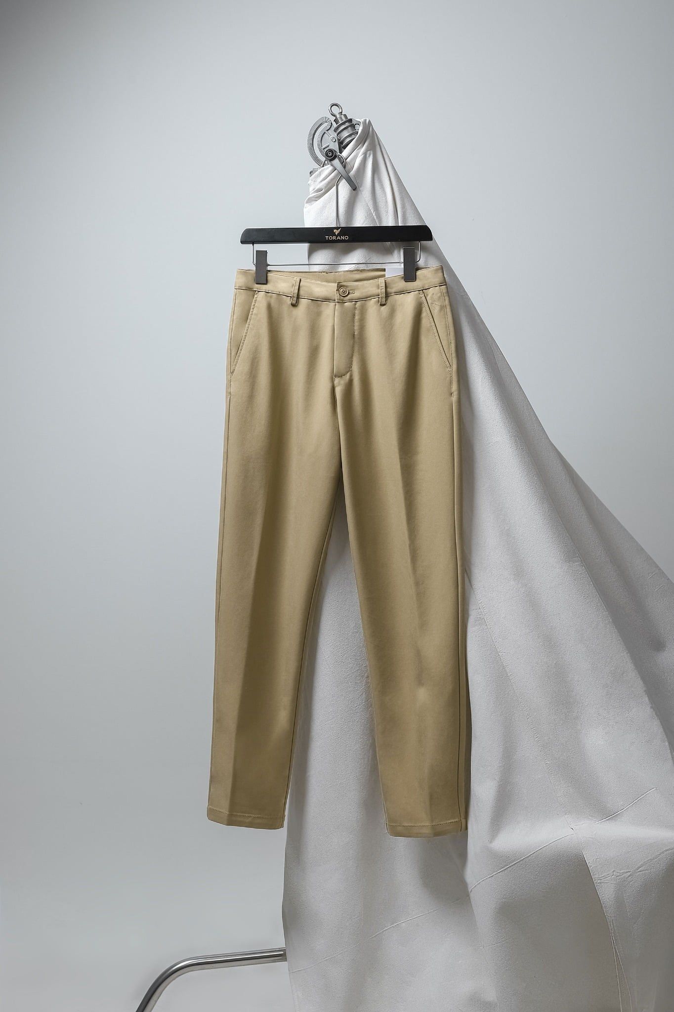  Quần kaki dài túi chéo basic slimfit thêu logo GABK502 