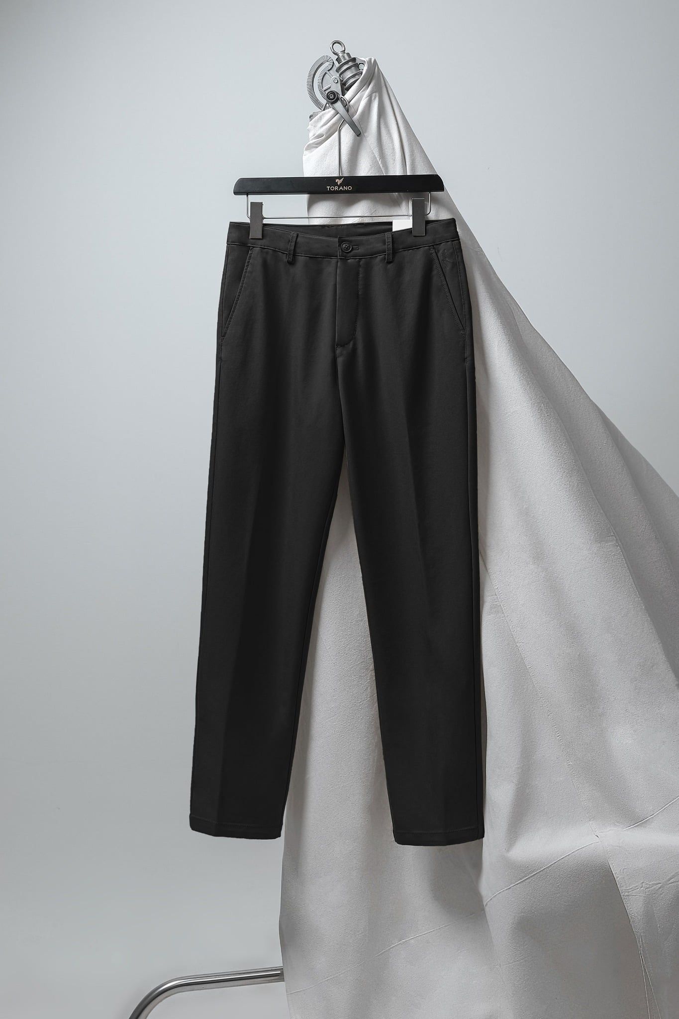  Quần kaki dài túi chéo basic slimfit thêu logo GABK502 