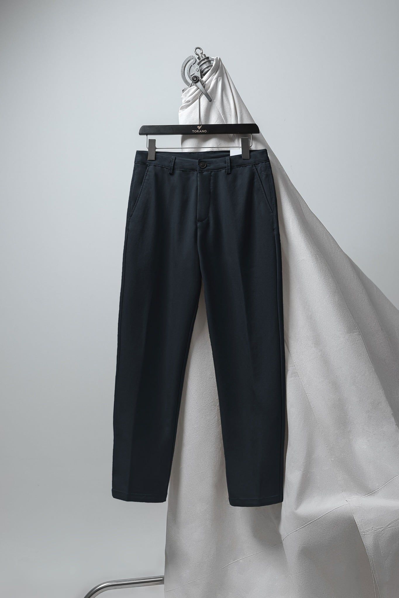  Quần kaki dài túi chéo basic slimfit thêu logo GABK502 