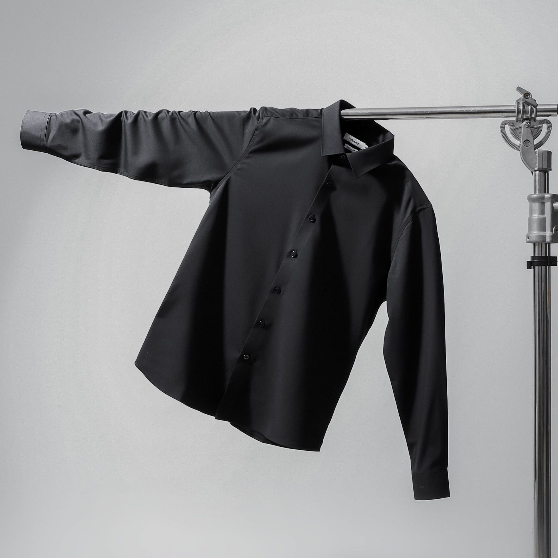  Sơ mi dài tay trơn regularfit thêu chữ ký ở măng xét tay GATB899 