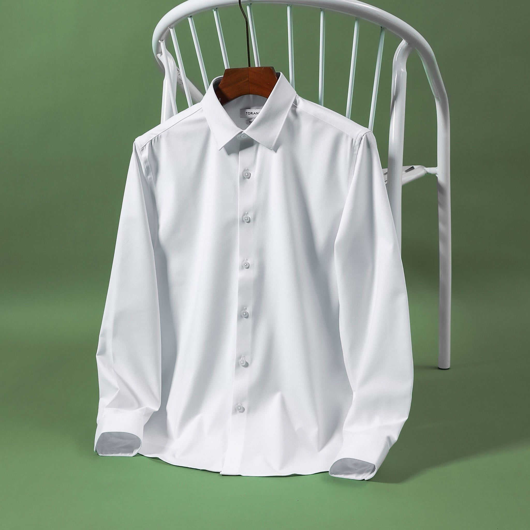  Sơ mi dài tay trơn regularfit thêu chữ ký ở măng xét tay GATB899 