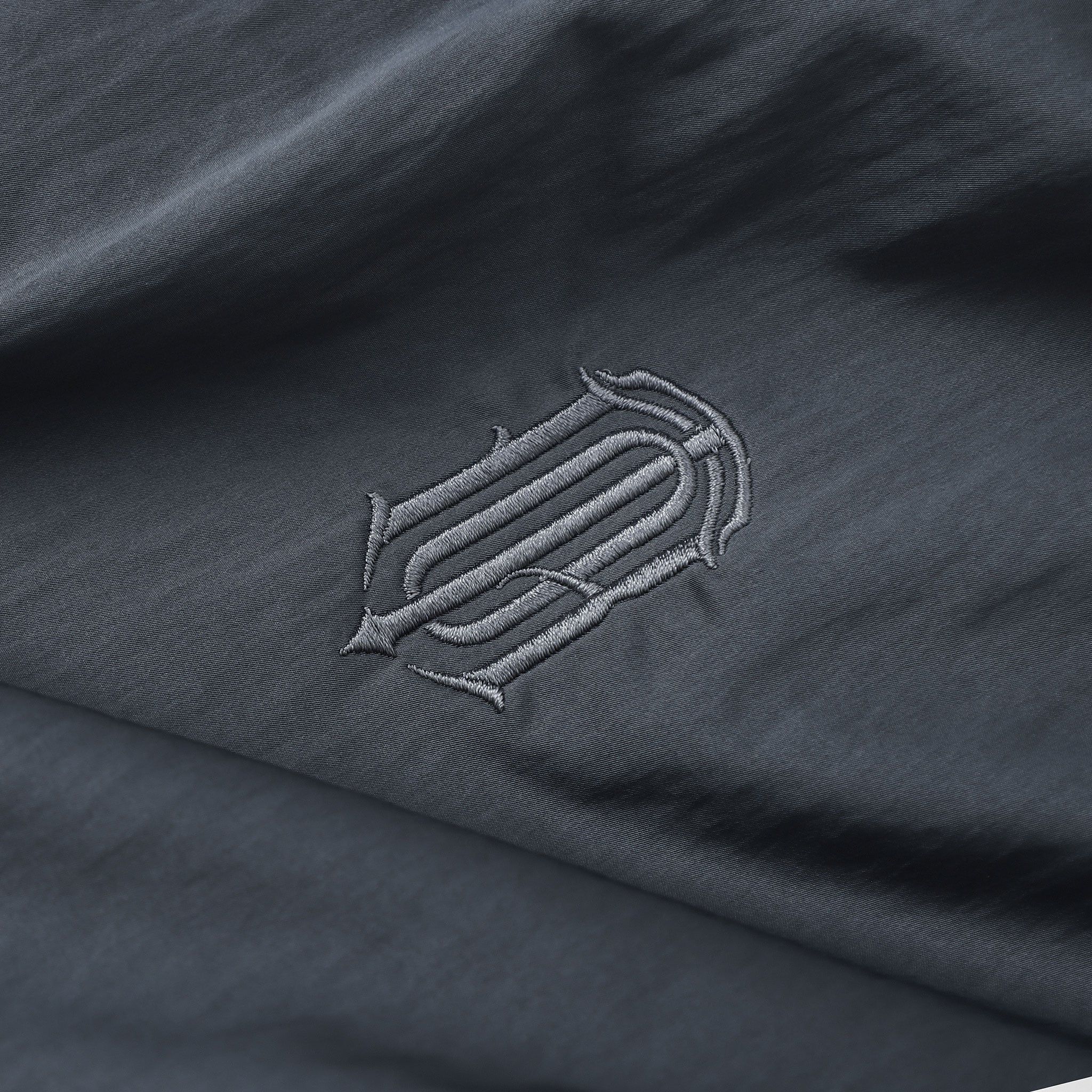  Áo khoác gió 2 lớp cổ cao thêu logo ngực GWCW503 