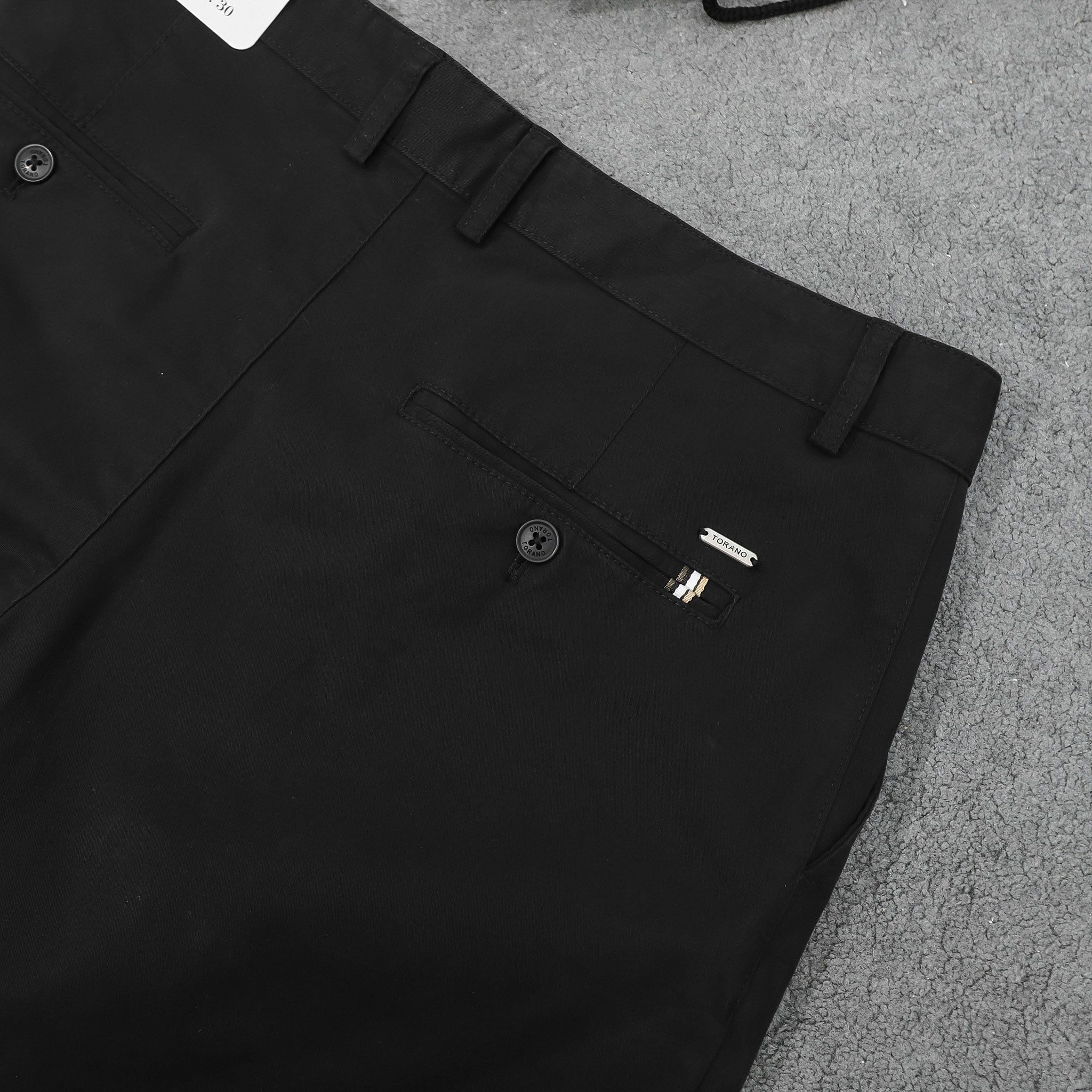  Quần kaki dài túi chéo basic regularfit cúc rập logo GABK503 