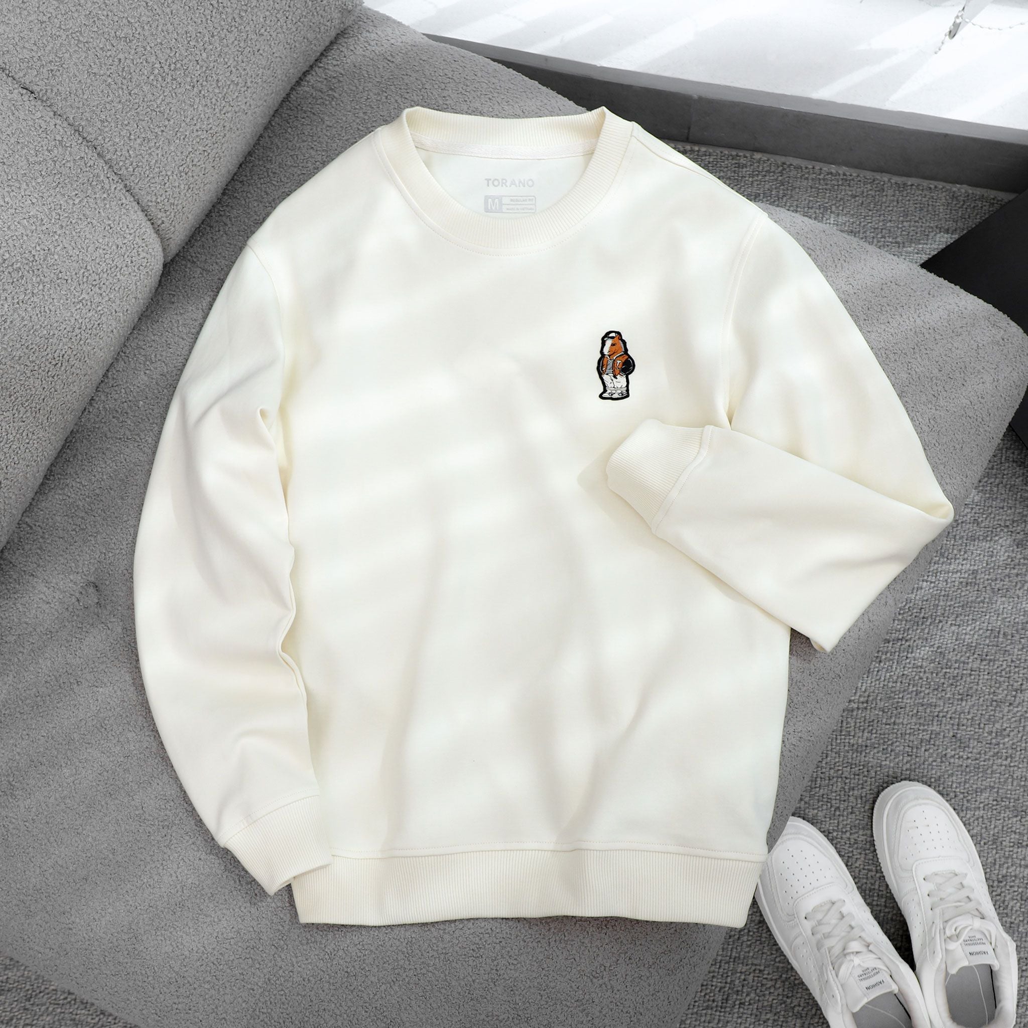  Áo nỉ họa tiết thêu logo ngựa GWTW823 