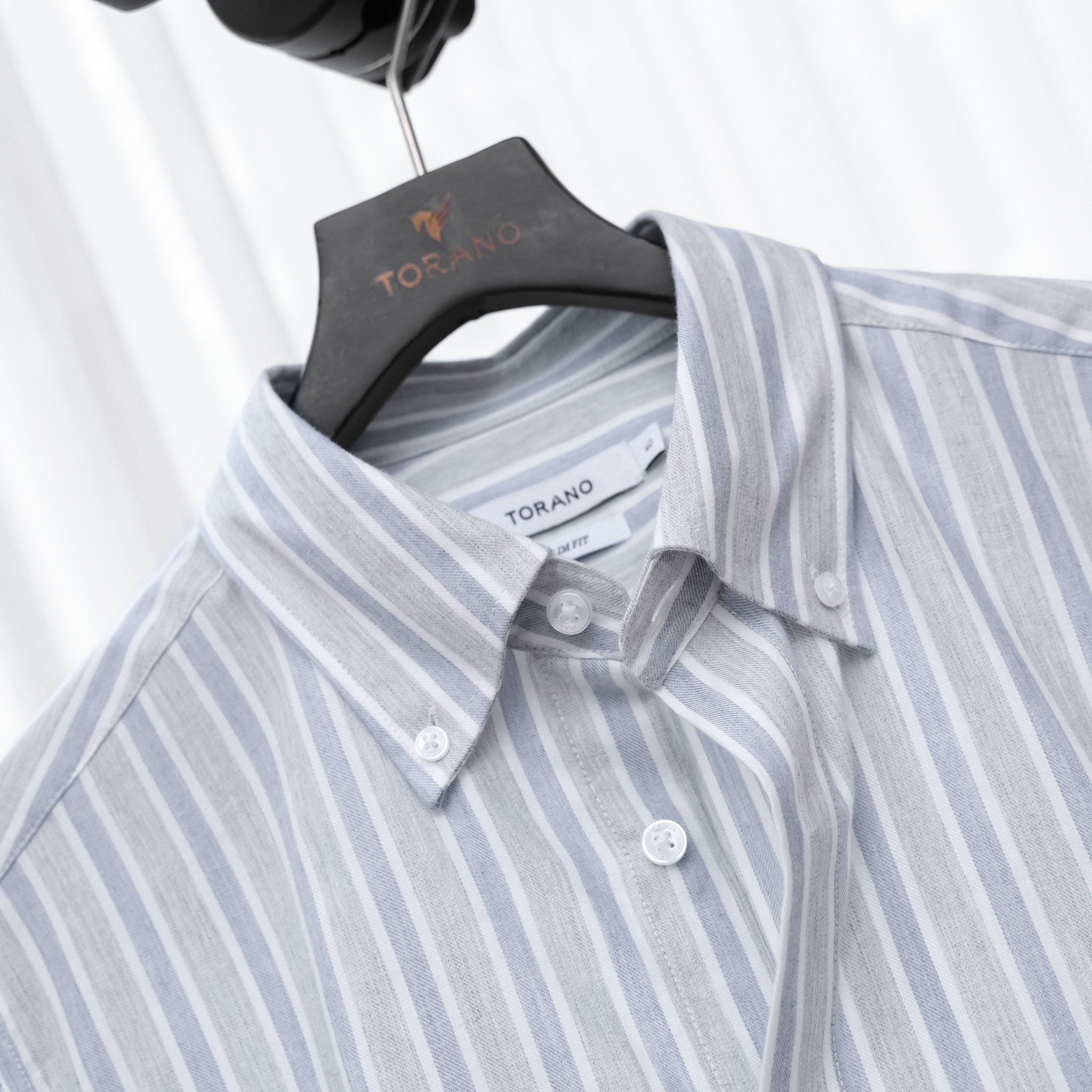  Sơ mi dài tay kẻ dọc premium thêu chữ ký ở nẹp cúc GATB524 