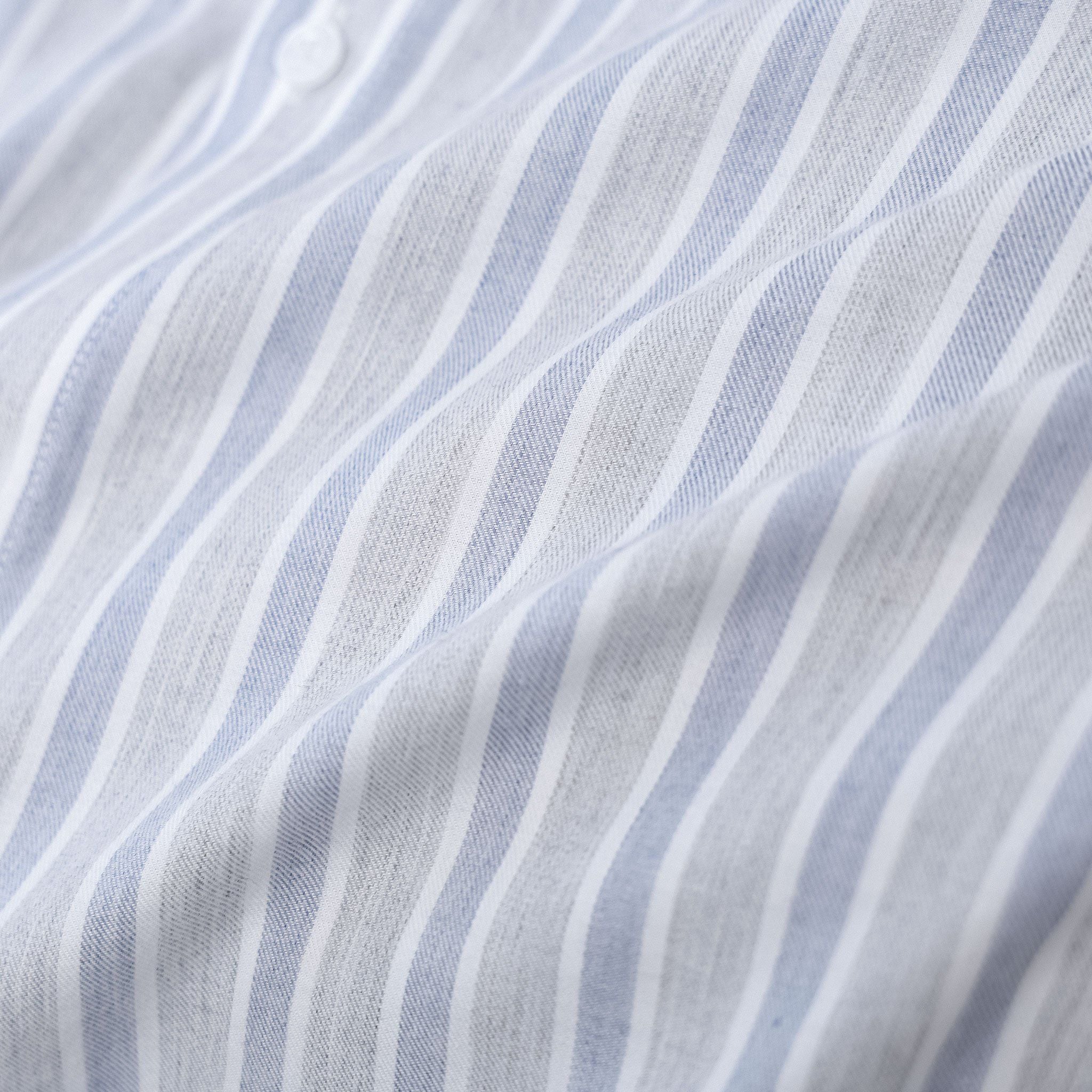  Sơ mi dài tay kẻ dọc premium thêu chữ ký ở nẹp cúc GATB524 