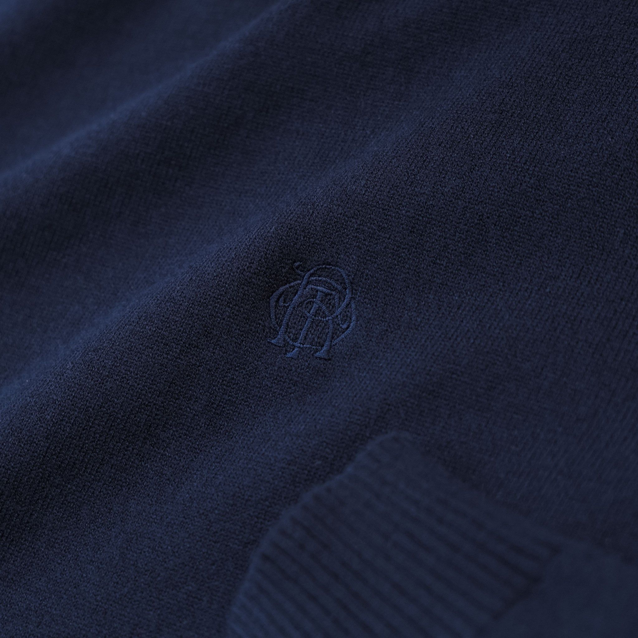  Áo len trơn cổ trụ thêu logo ngực GWTE824 