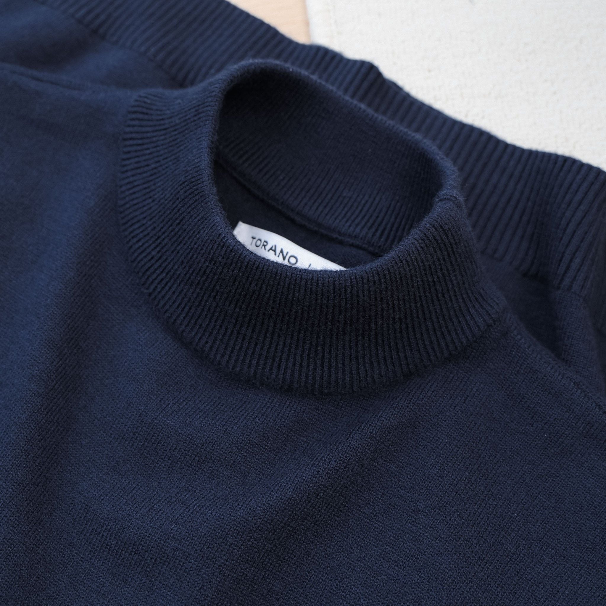  Áo len trơn cổ trụ thêu logo ngực GWTE824 