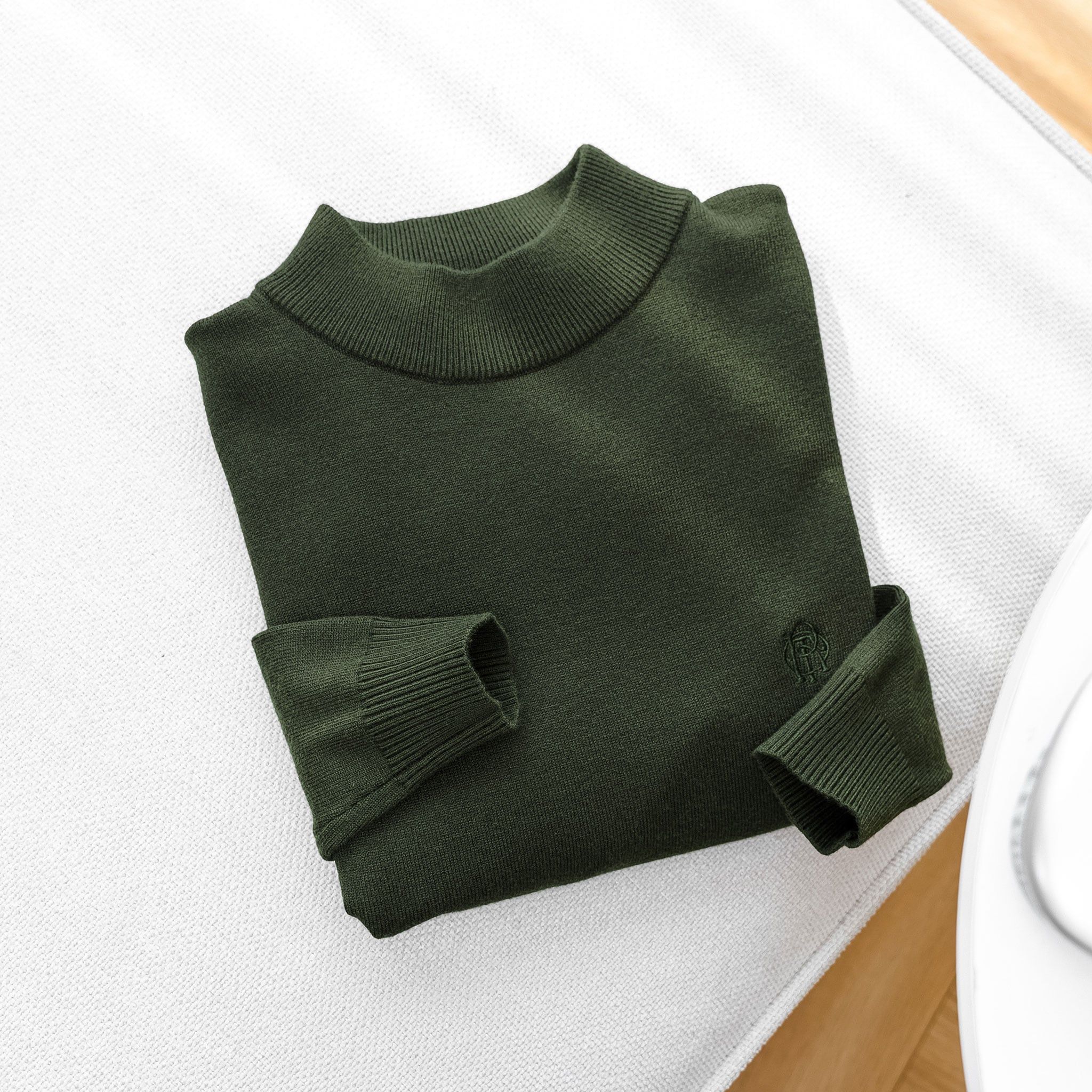  Áo len trơn cổ trụ thêu logo ngực GWTE824 