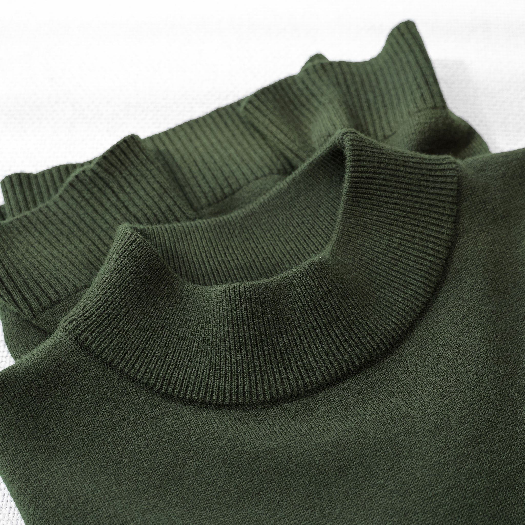  Áo len trơn cổ trụ thêu logo ngực GWTE824 