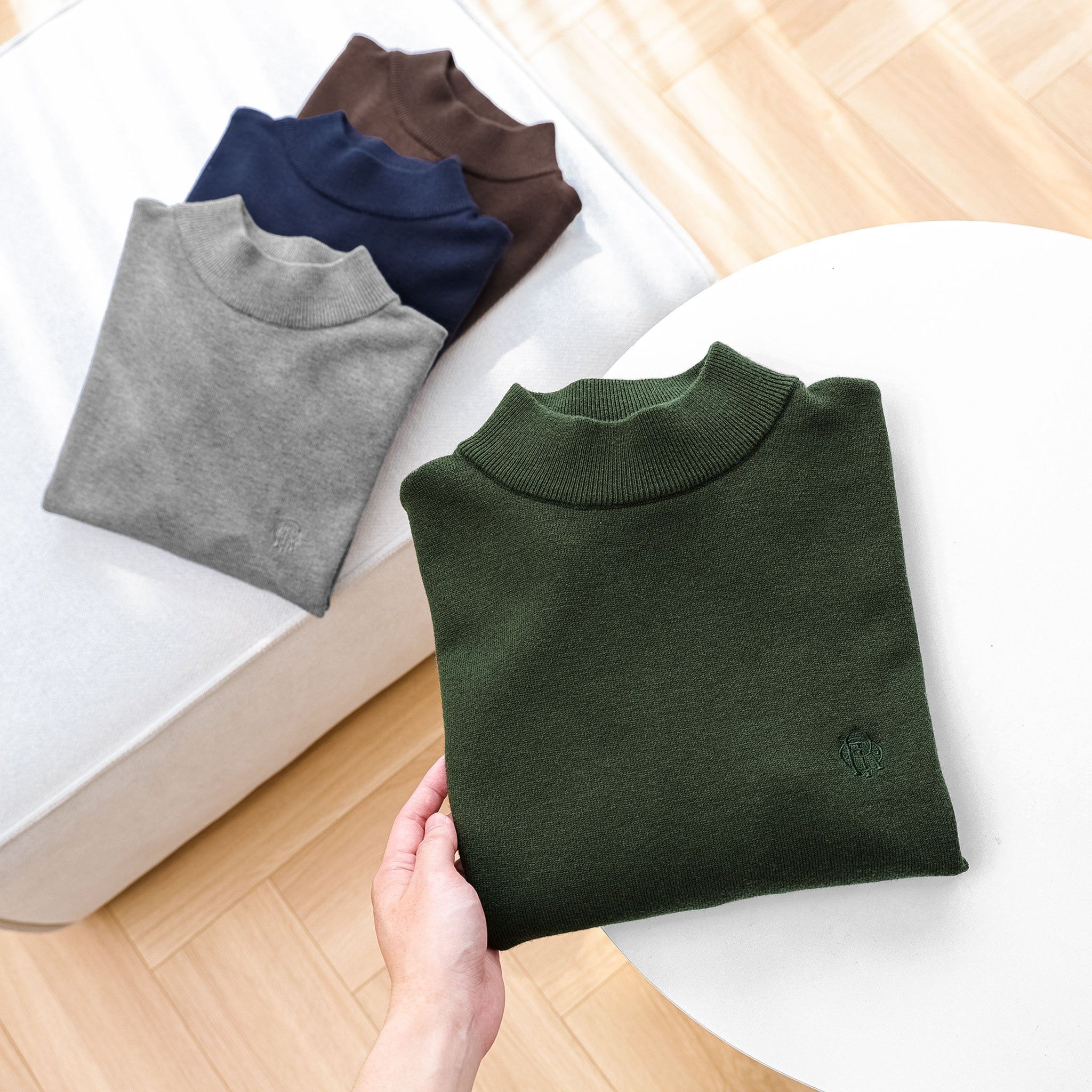  Áo len trơn cổ trụ thêu logo ngực GWTE824 