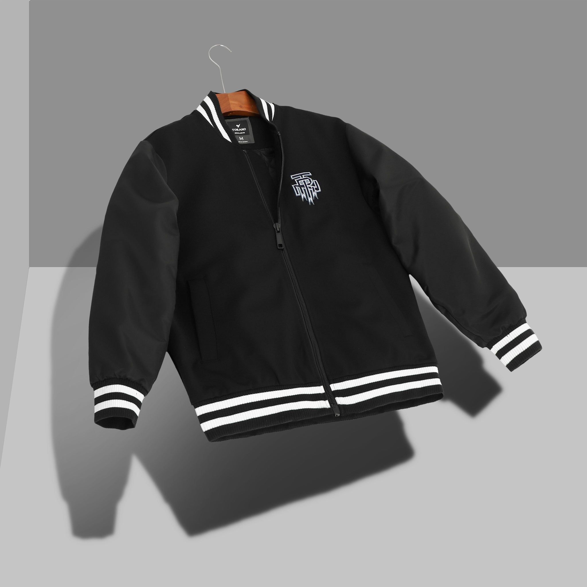  Áo khoác nỉ can phối cổ bomber thêu logo ngực GWCS501 