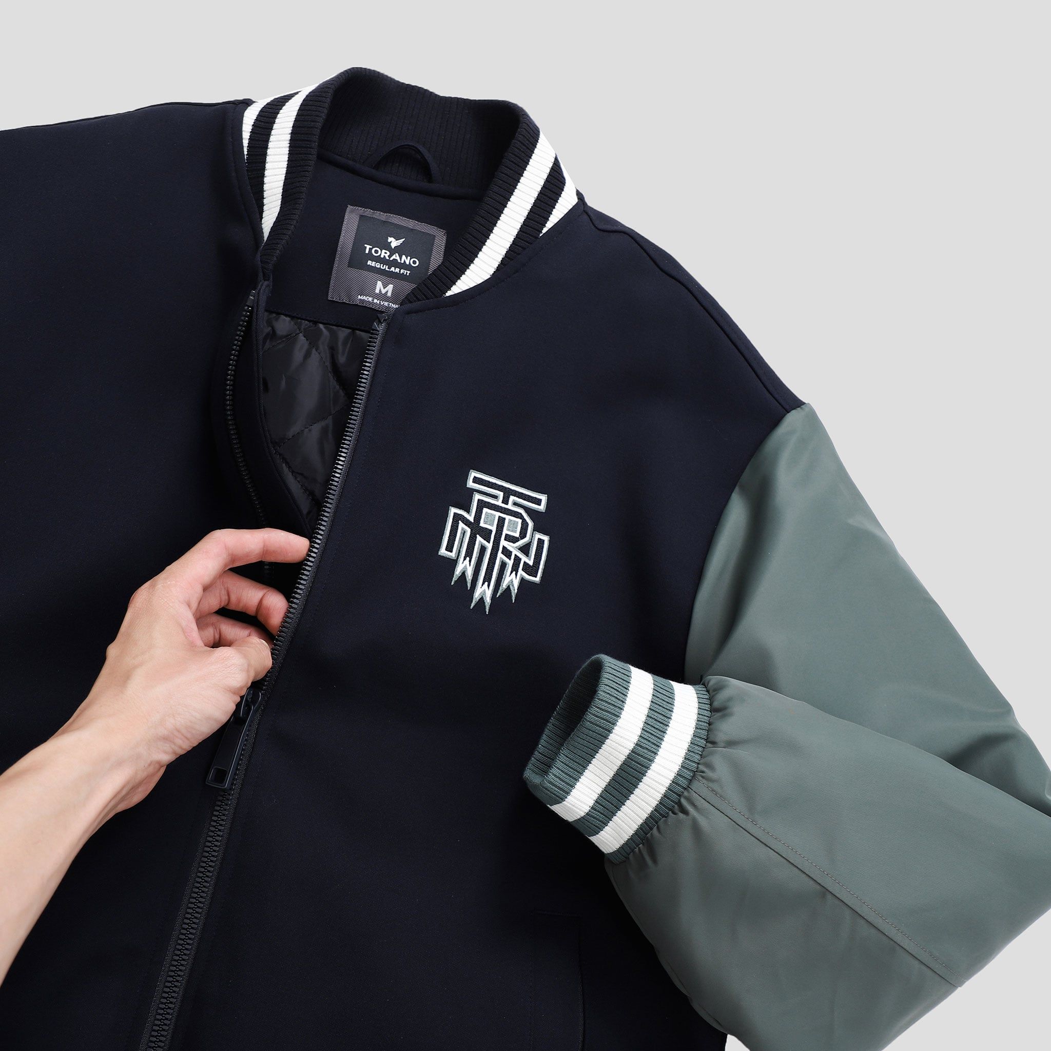  Áo khoác nỉ can phối cổ bomber thêu logo ngực GWCS501 