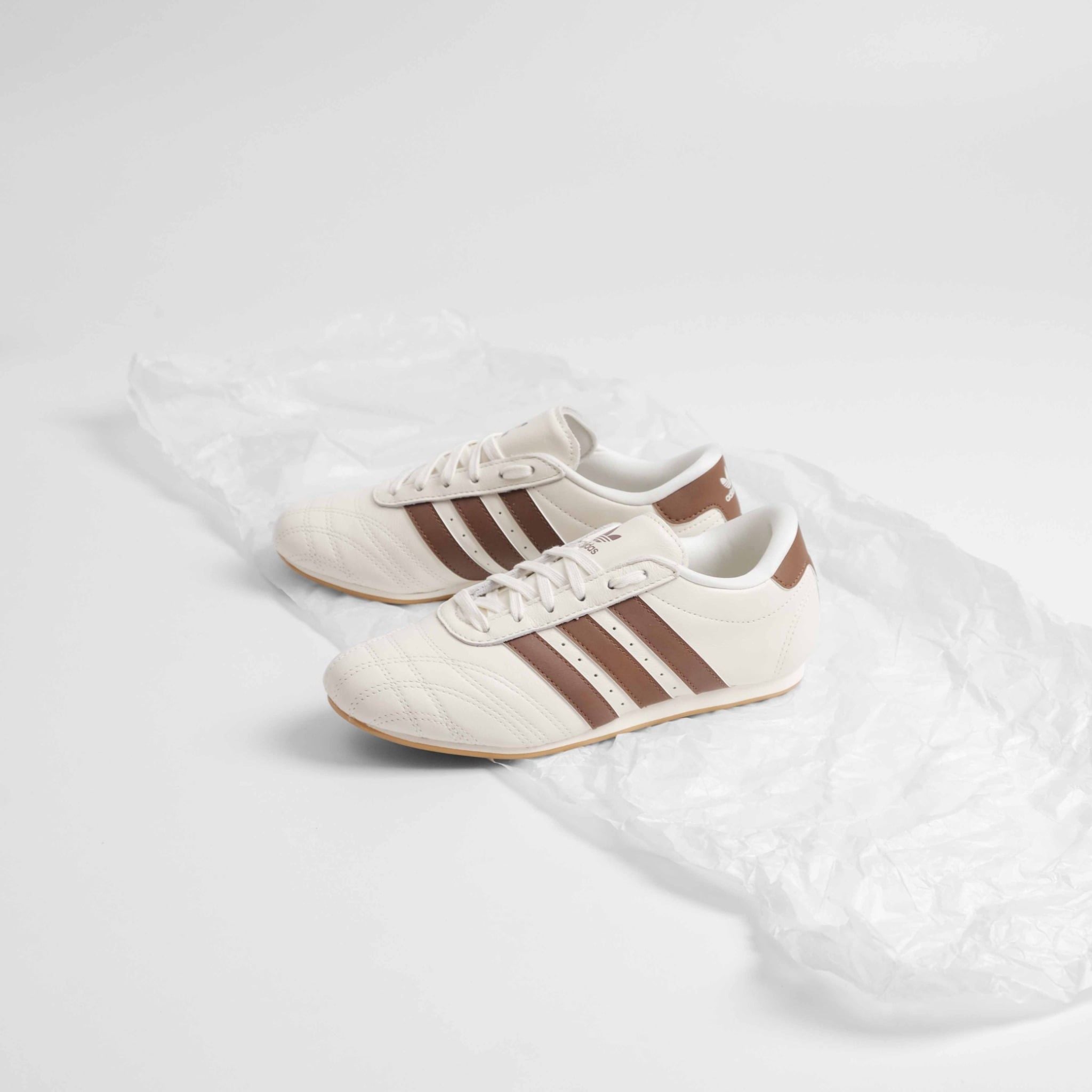 Giày Adidas Taekwondo Kem Sọc Nâu JQ0565 