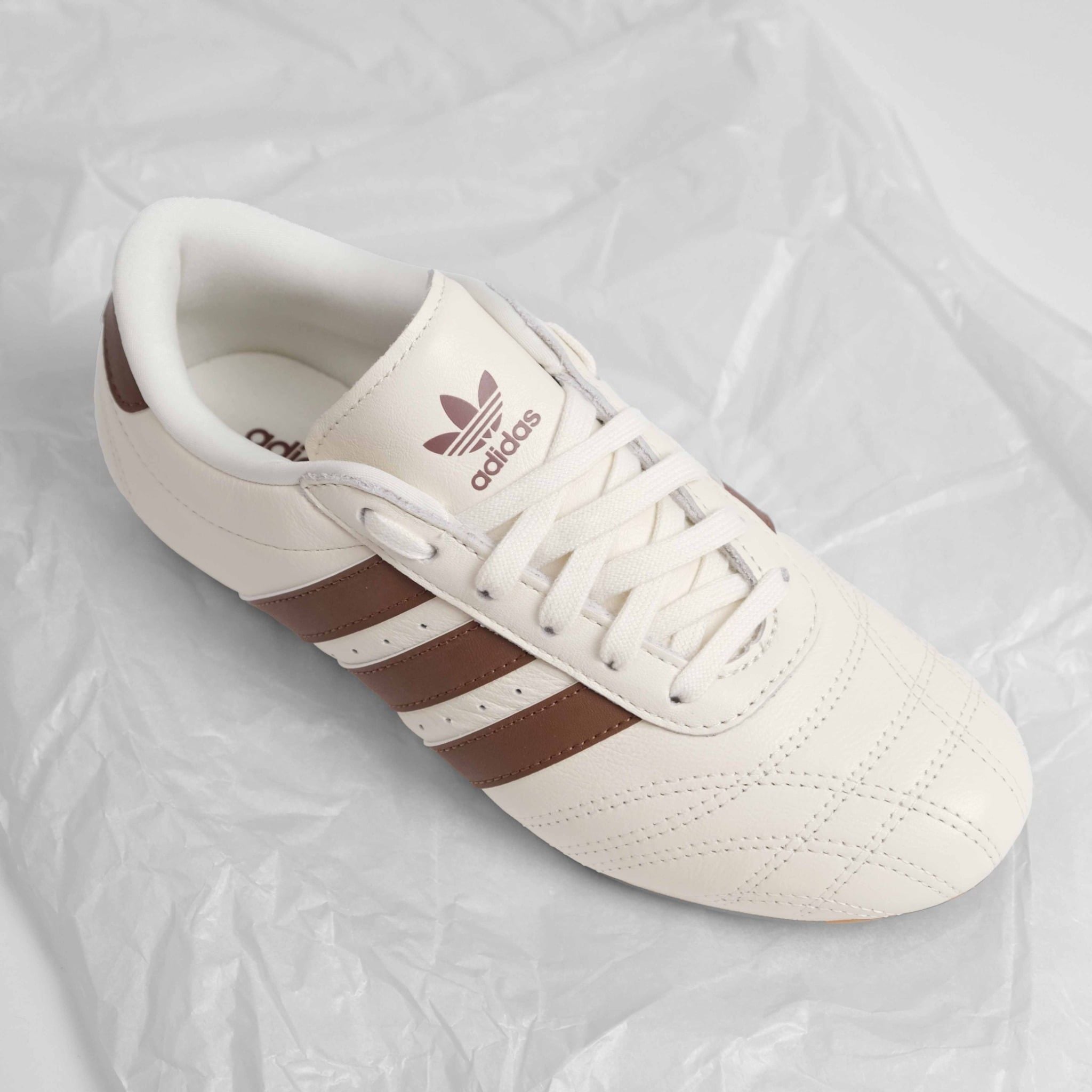  Giày Adidas Taekwondo Kem Sọc Nâu JQ0565 
