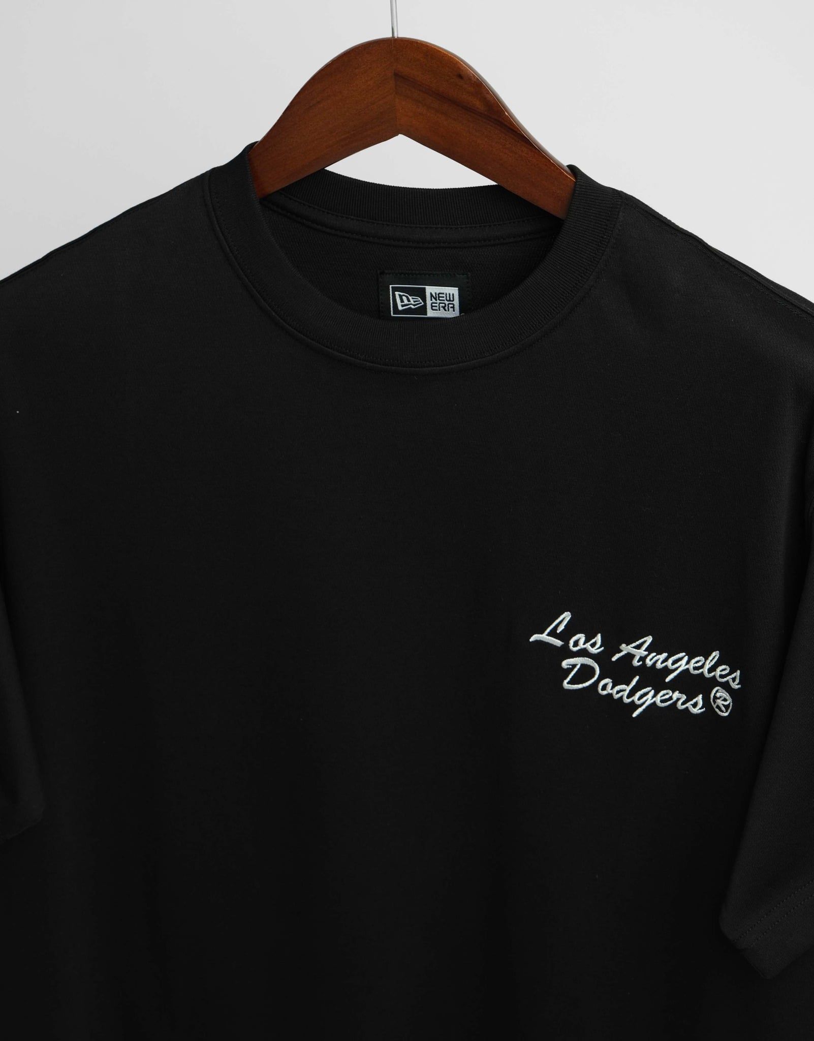  ÁO THUN NEW ERA LA ĐEN THÊU XÙ V2 HÀNG CHÍNH HÃNG 16126939 