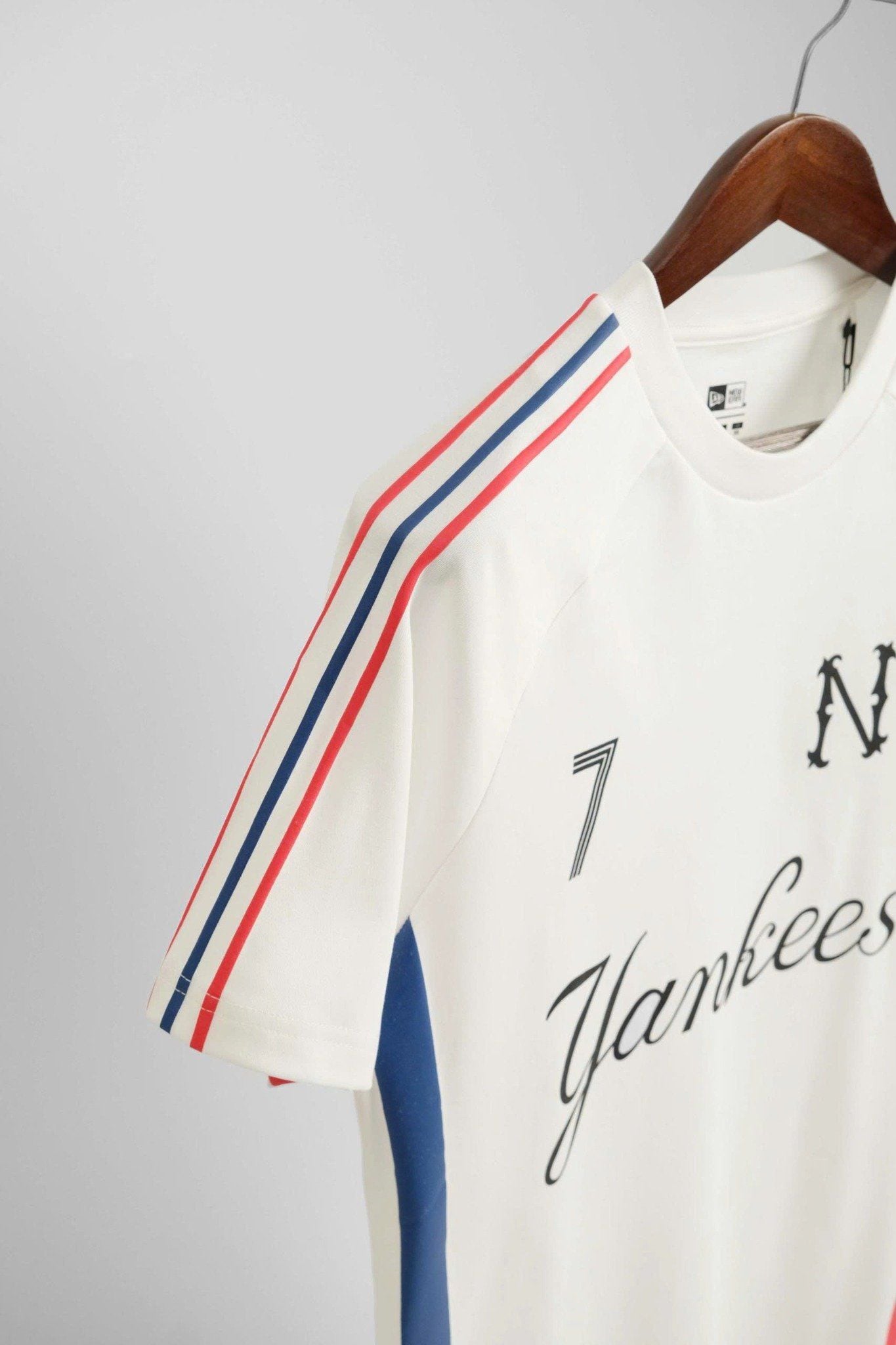  Áo Thun New Era Yankees Trắng Sọc Xanh Đỏ Hàng Chính Hãng 13255647 