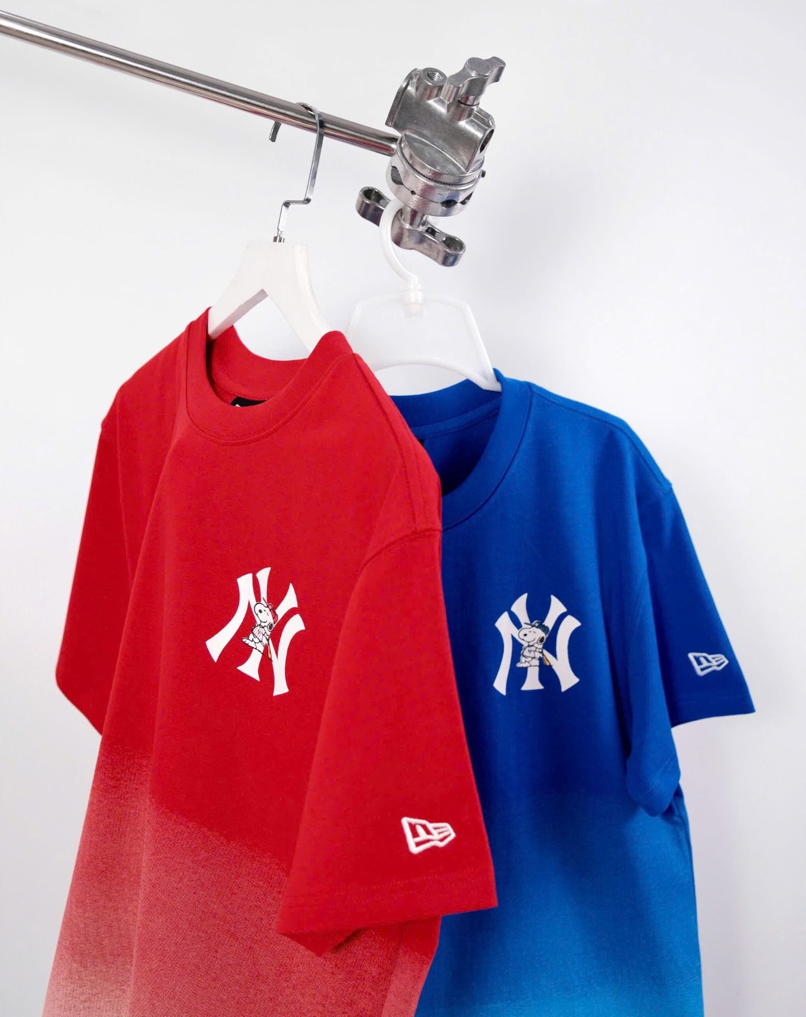  Áo Thun New Era Snoopy Xanh-Đỏ Loang Hàng Chính Hãng 