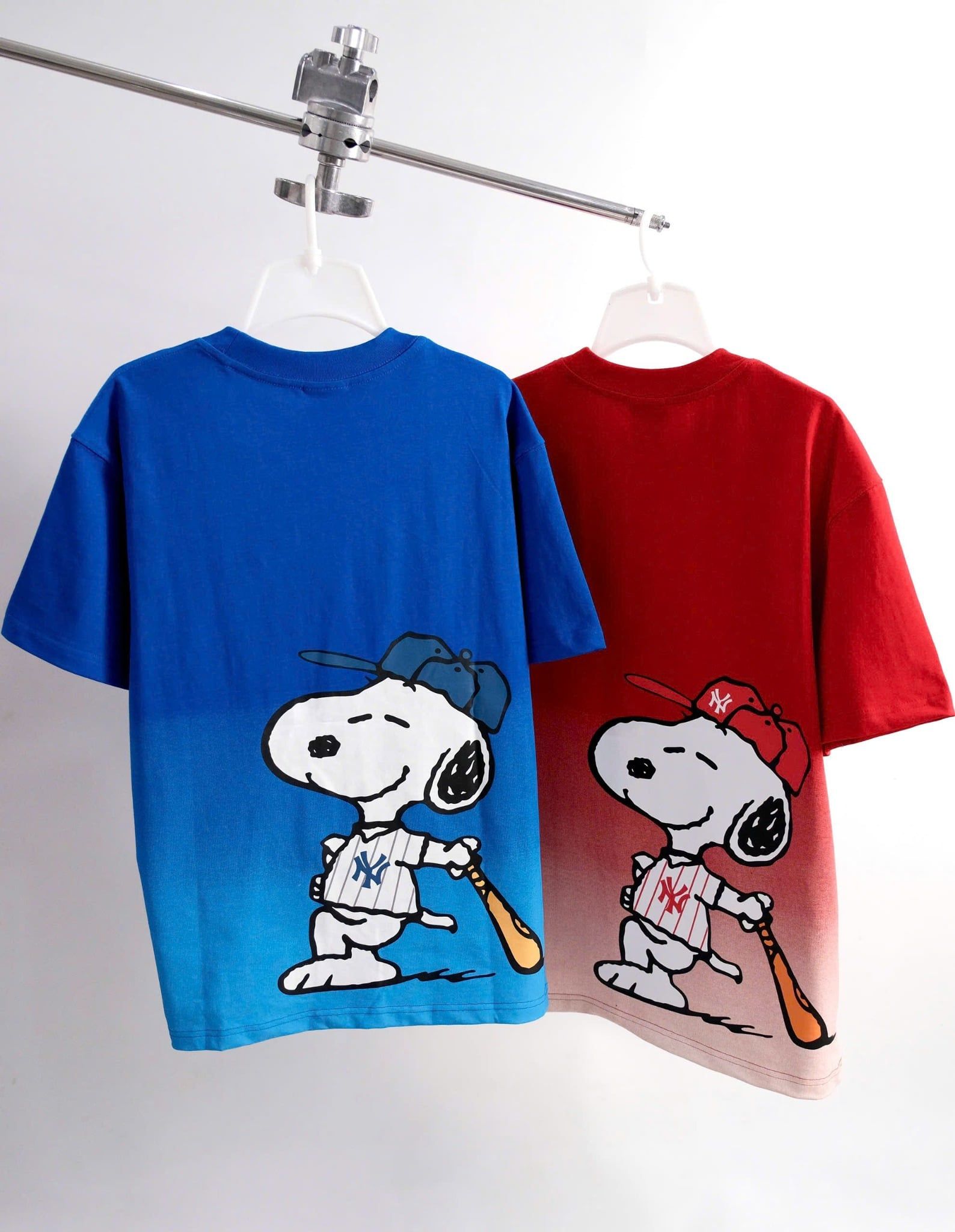  Áo Thun New Era Snoopy Xanh-Đỏ Loang Hàng Chính Hãng 