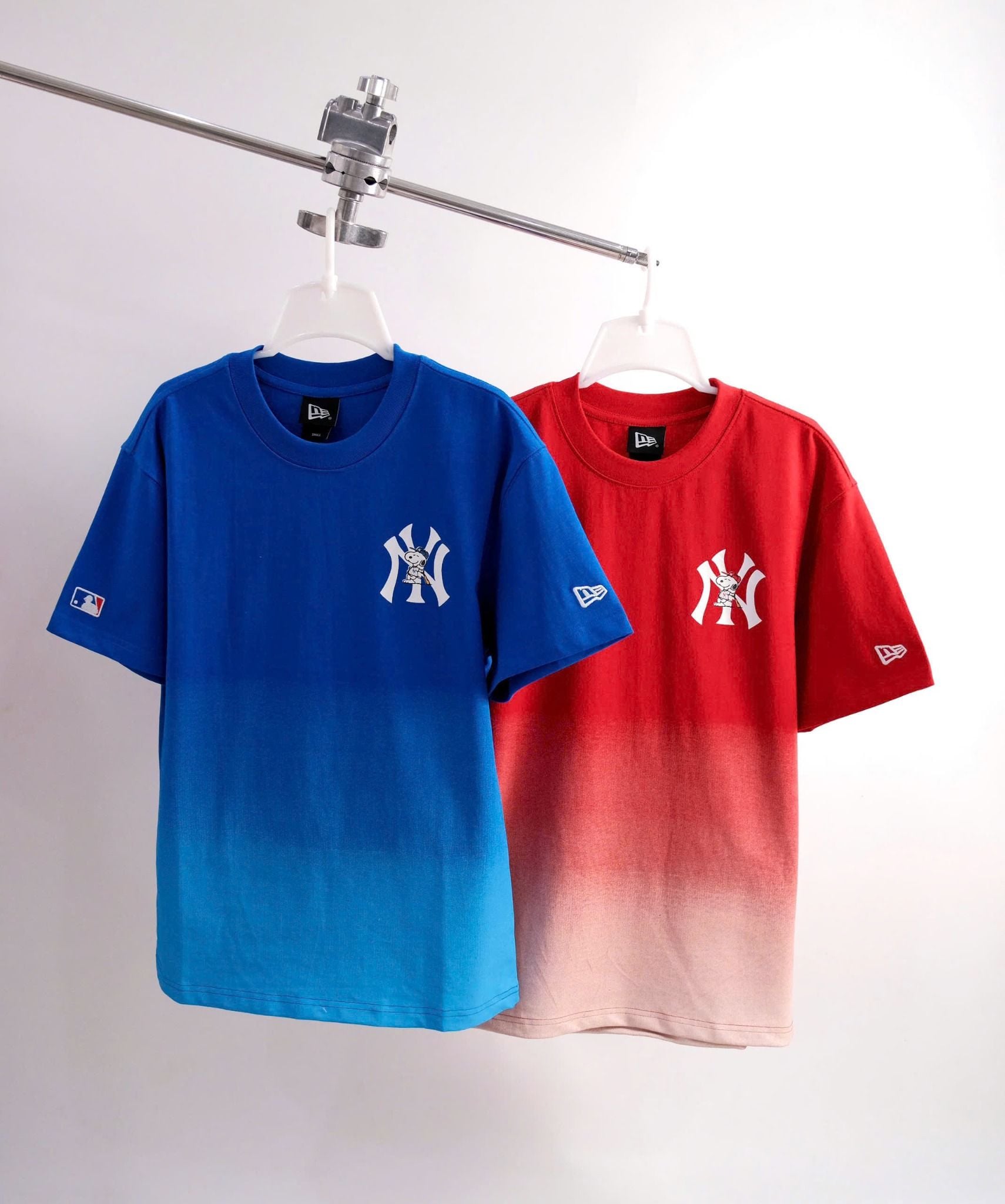  Áo Thun New Era Snoopy Xanh-Đỏ Loang Hàng Chính Hãng 