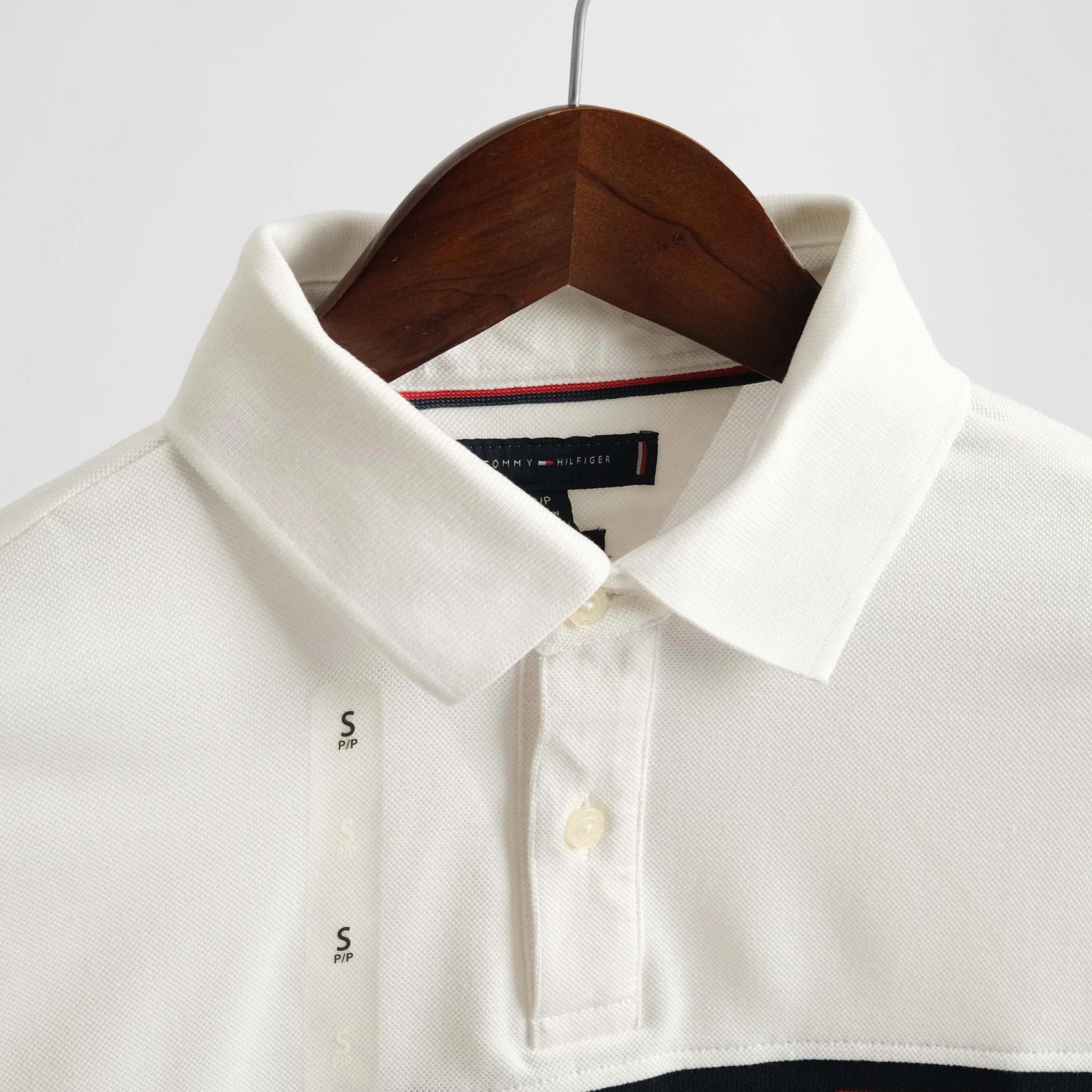  Polo Tommy Trắng Sọc Ngực V2 Hàng Chính Hãng Code: mw0mw38130 