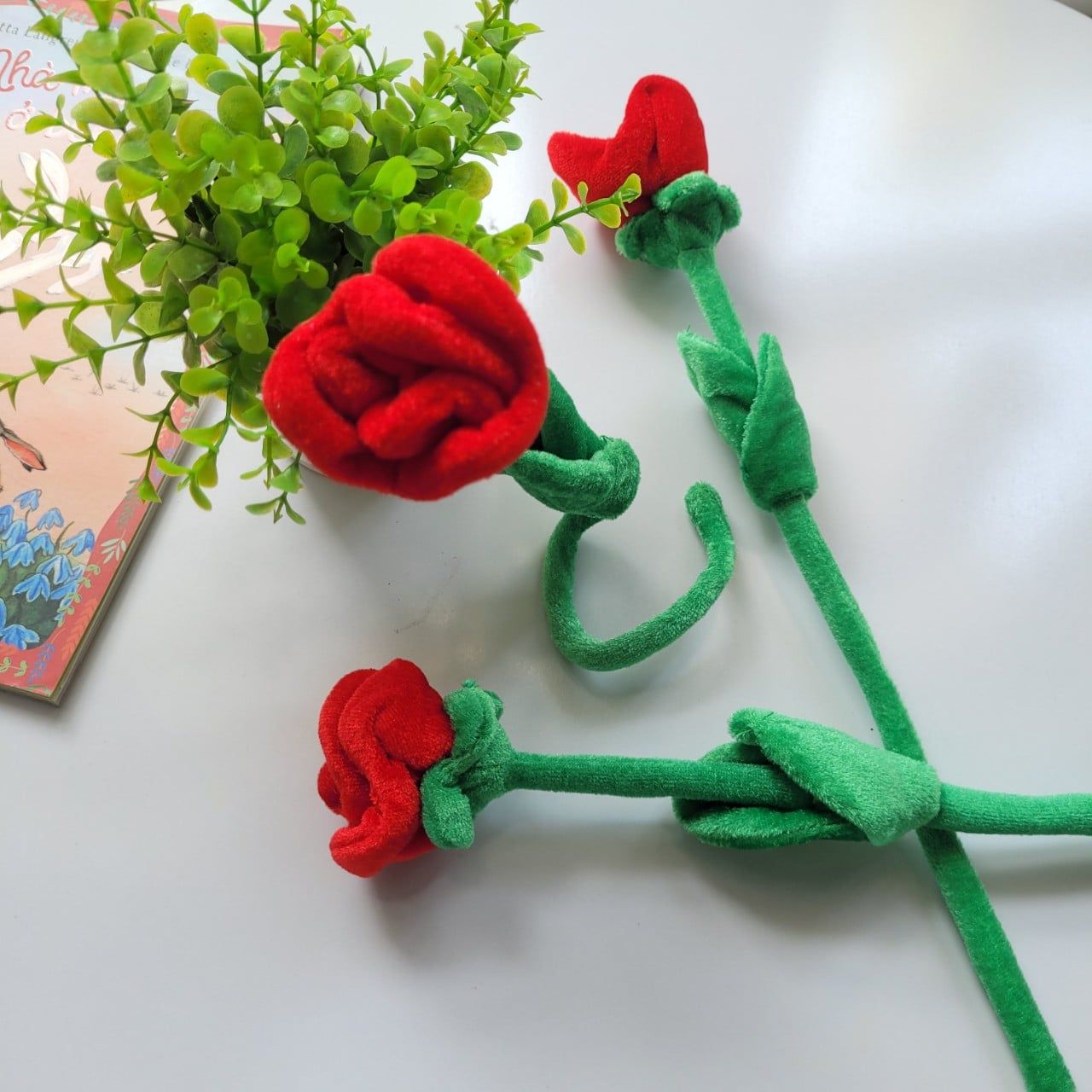  Nhánh hoa hồng vải nhung màu đỏ 