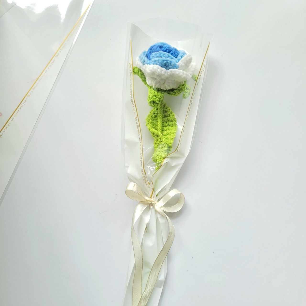  Nhánh hoa hồng bằng len (xanh) 