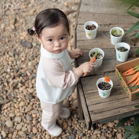  Bộ dài có cổ áo trắng in sóc phối quần hồng 