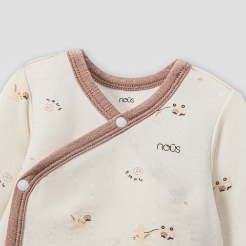  Bộ bodysuit dài tay áo trắng họa tiết thỏ kéo xe phối quần nâu cam 