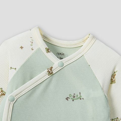  Bộ bodysuit áo xanh lá phối quần be họa tiết gấu 