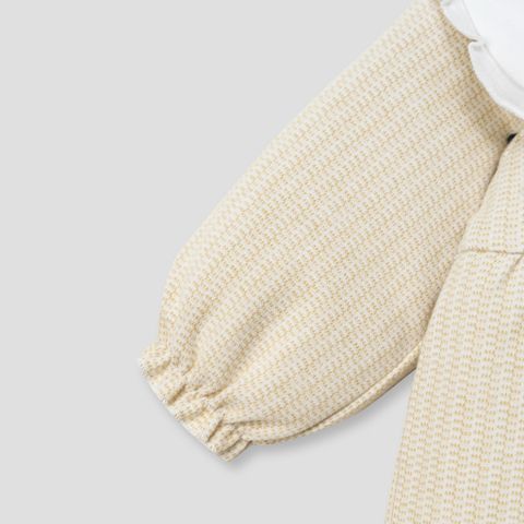  Bộ liền dài màu be phối cổ trắng thêu trang trí 