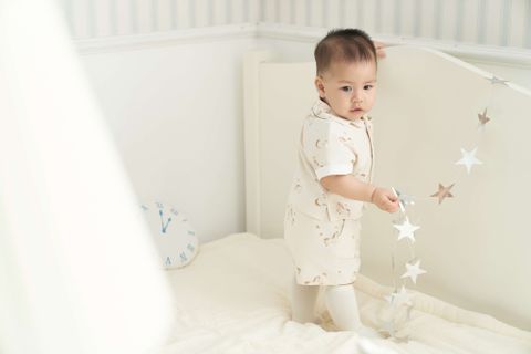  Bộ pyjama cộc tay màu be họa tiết con ngựa 