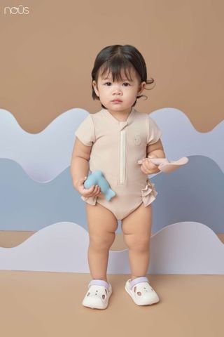  Bộ bơi liền cộc màu hồng thêu họa tiết 