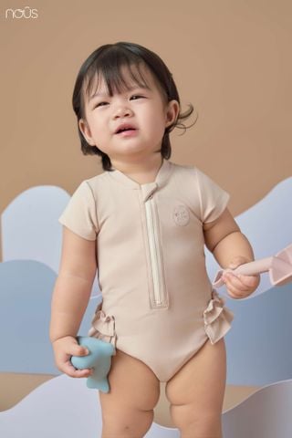  Bộ bơi liền cộc màu hồng thêu họa tiết 