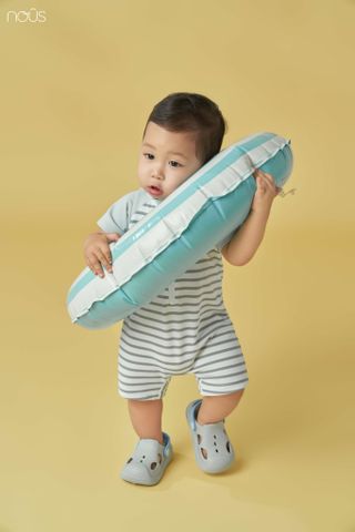  Bộ bơi liền cộc màu ghi phối sọc đáp in họa tiết 