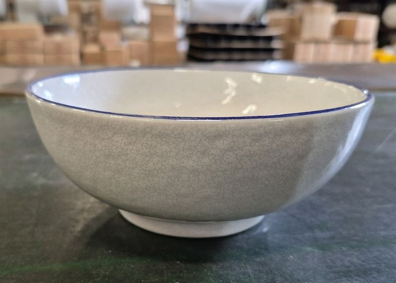  Blanche Neige - Round Bowl 18cm w/ blue rim - Tô tròn 18cm tuyết trắng bóng viền vành xanh dương 
