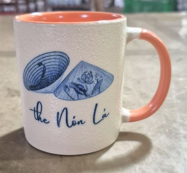 Beige - Mug 330ml - Ca đứng 330ml màu be lòng cam The Nón Lá (Bonjour Vietnam collection) 