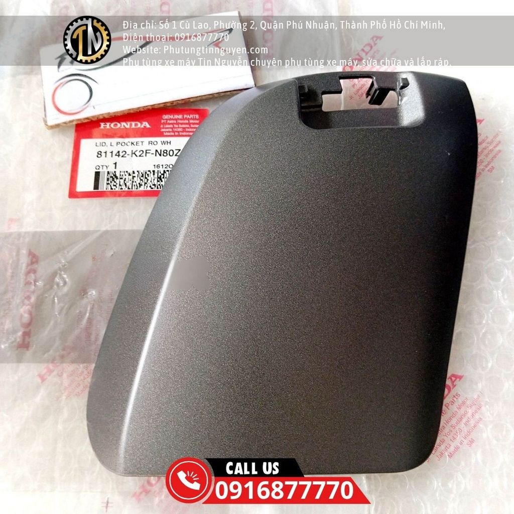 Nắp hộc đồ trước bên trái vàng cát Scoopy đời 2021–2024 mã 81142-K2F-N80ZH