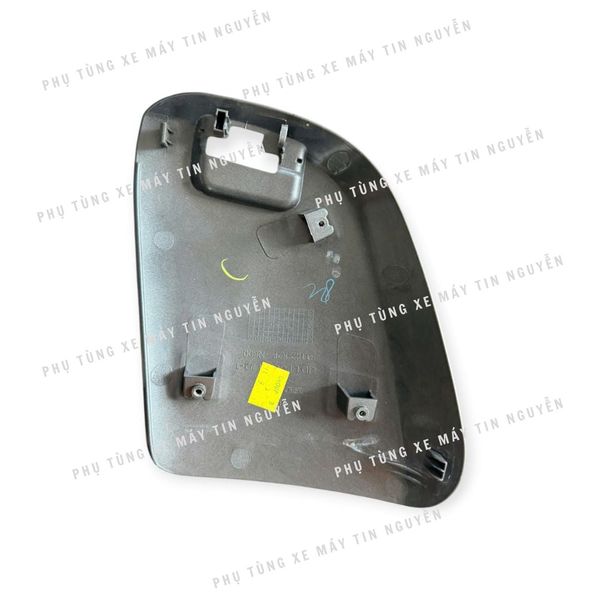 Nắp hộc đồ trước bên trái vàng cát Scoopy đời 2021–2024 mã 81142-K2F-N80ZH 